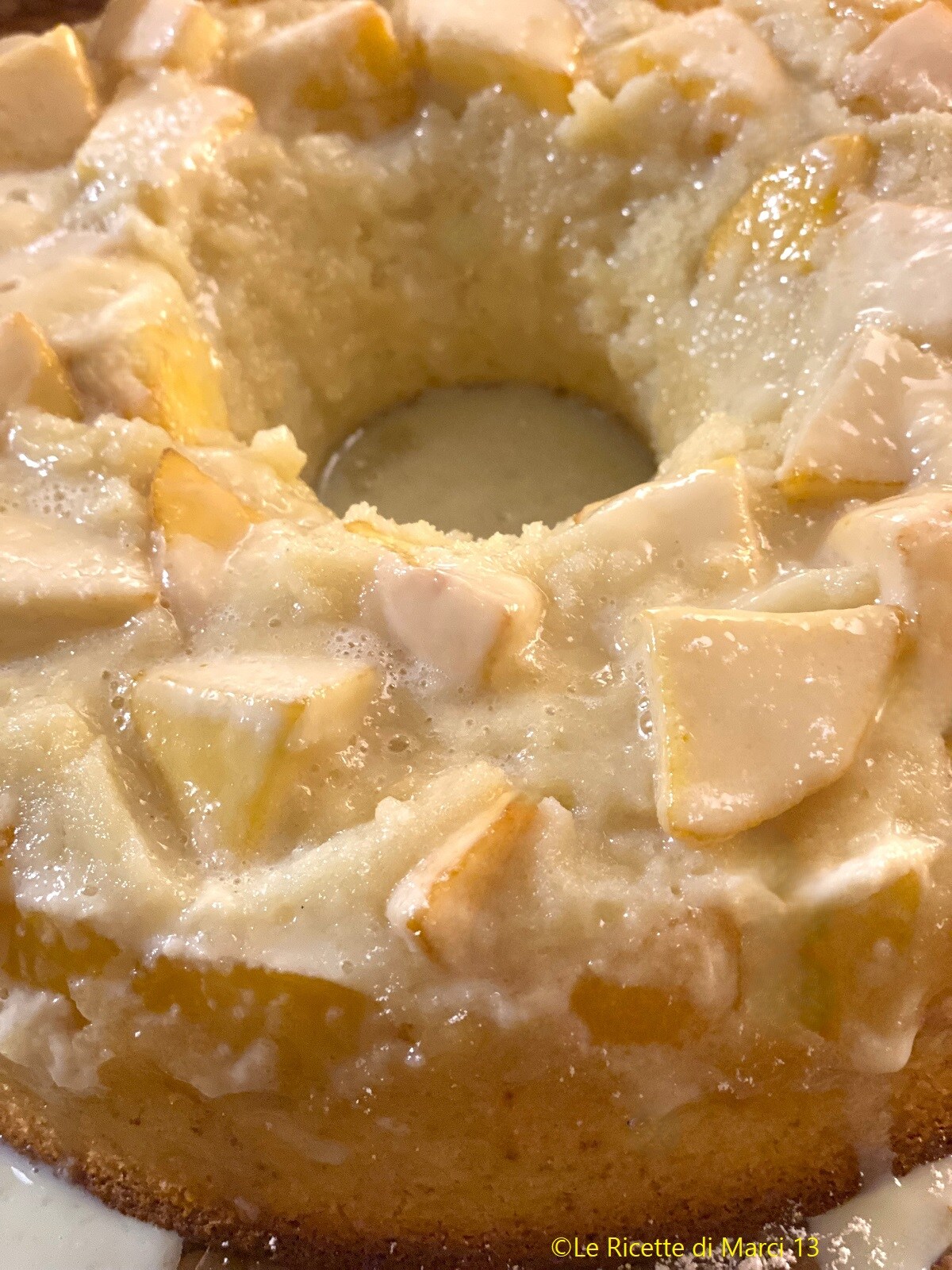 Gâteau aux pêches et lait concentré. Pâte prête en 5 minutes.