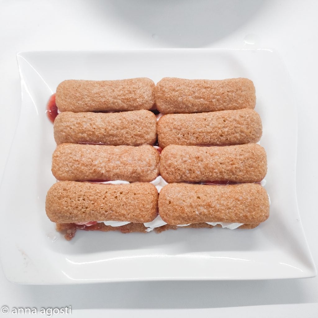 Gâteau de Pavesini à la confiture et crème de ricotta