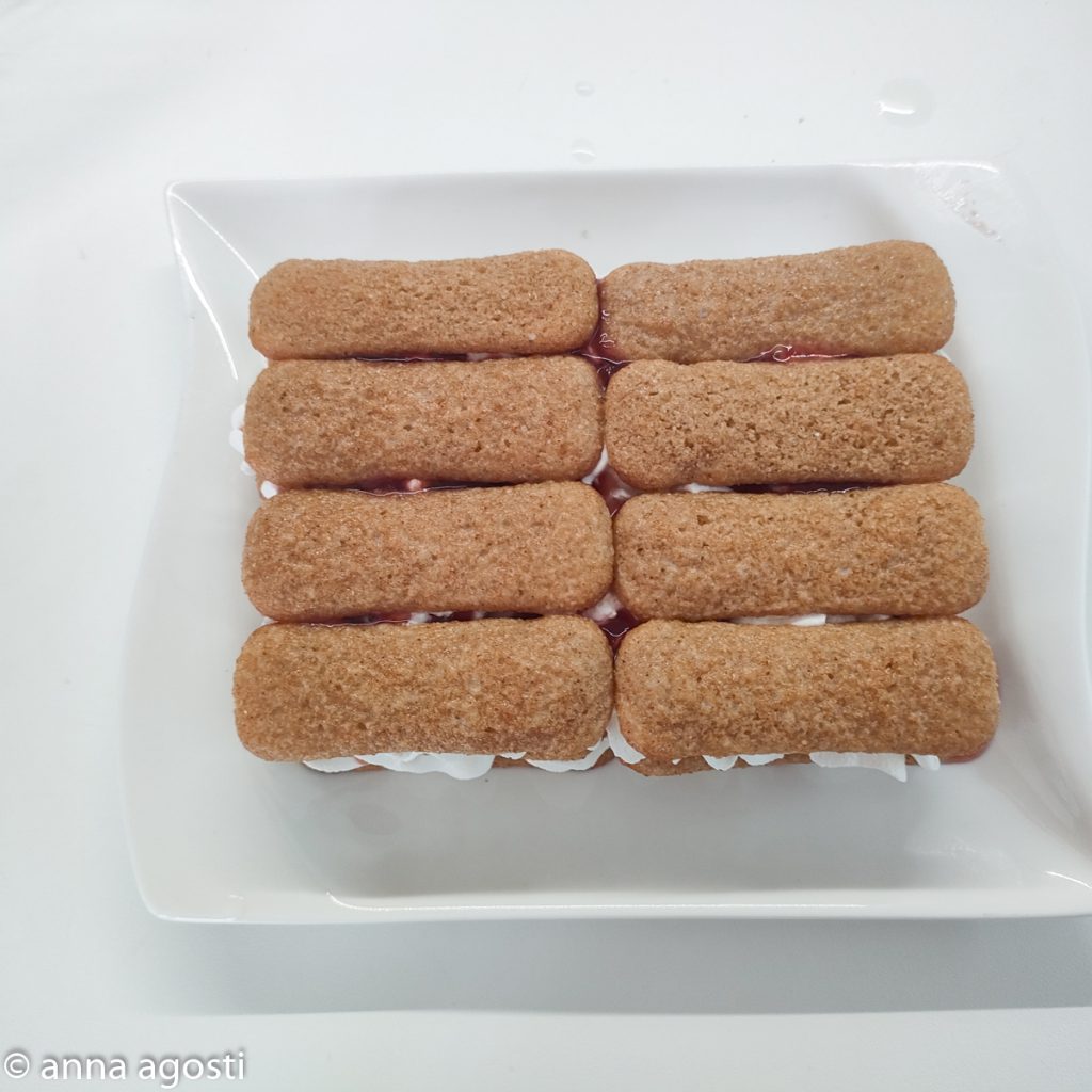 Gâteau de Pavesini à la confiture et crème de ricotta