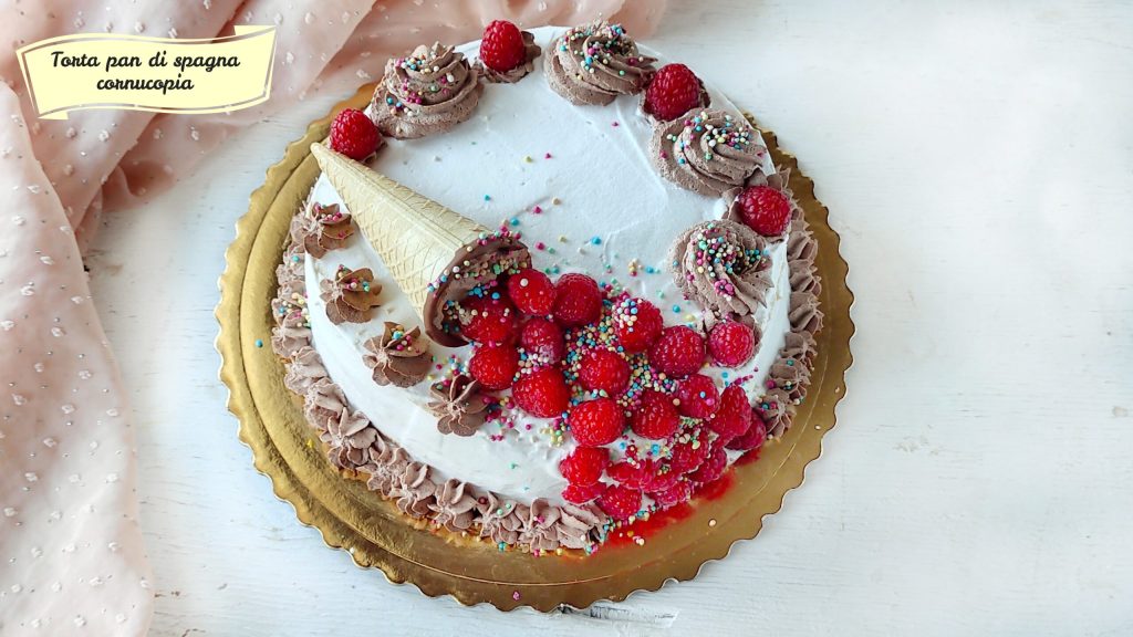 Gâteau génoise avec corne d'abondance