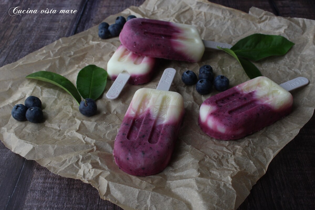 Glaces au citron et myrtilles