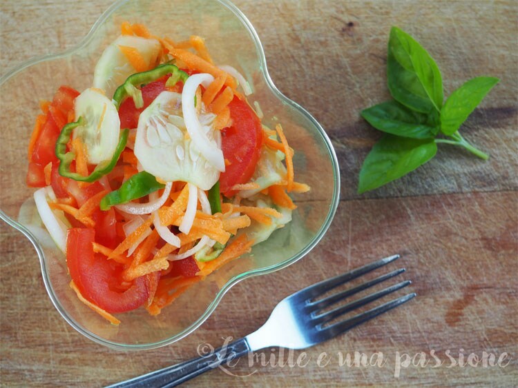 Grande salade rafraîchissante de carottes et concombres : La recette estivale qui te conquiert !
