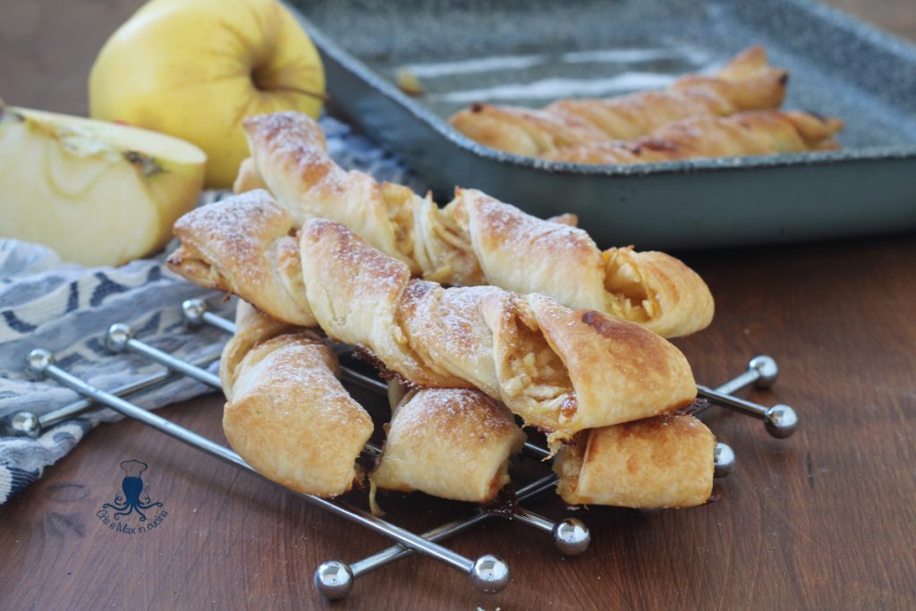 Gressins feuilletés aux pommes et à la cannelle
