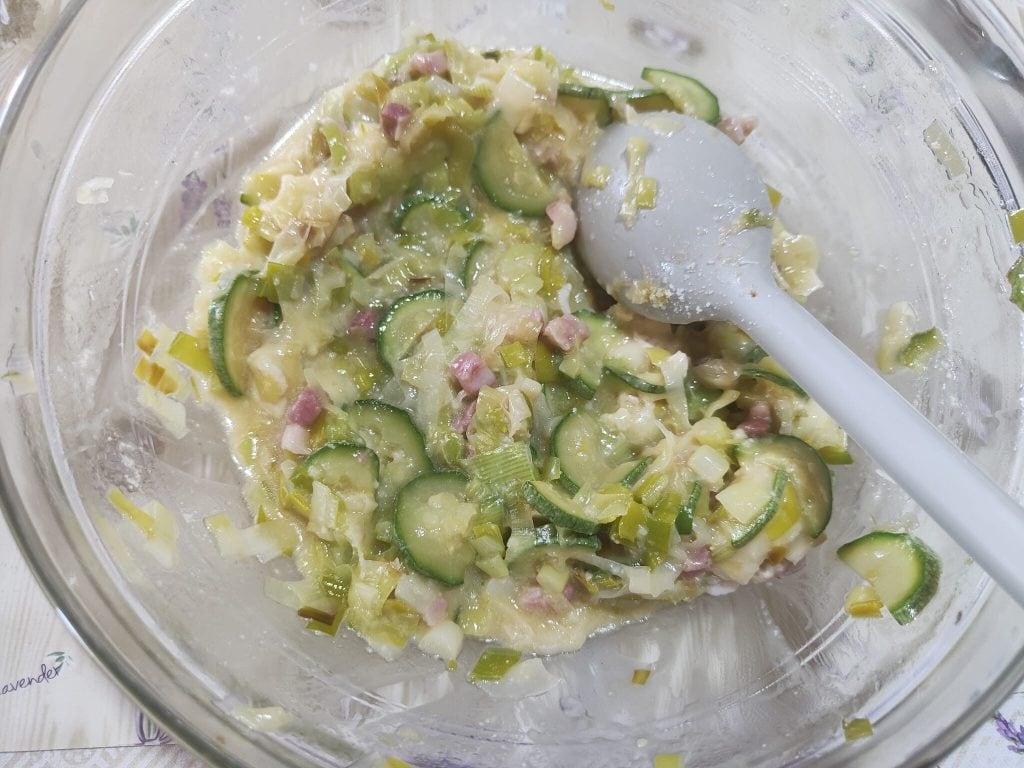 Quiche aux courgettes, poireaux et lardons