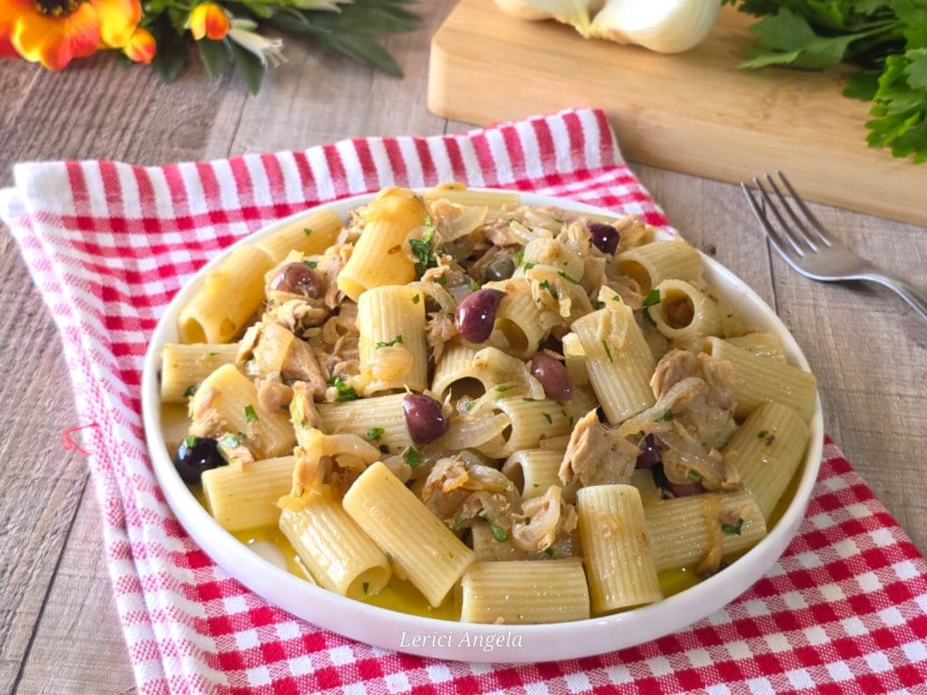 Pâtes au thon et oignon