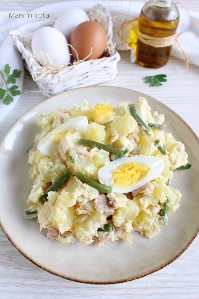 Salade de pommes de terre avec thon et œufs durs