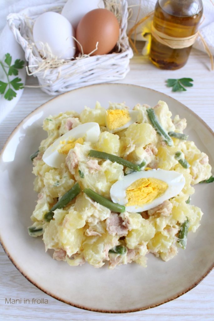 Salade de pommes de terre avec thon et œufs durs