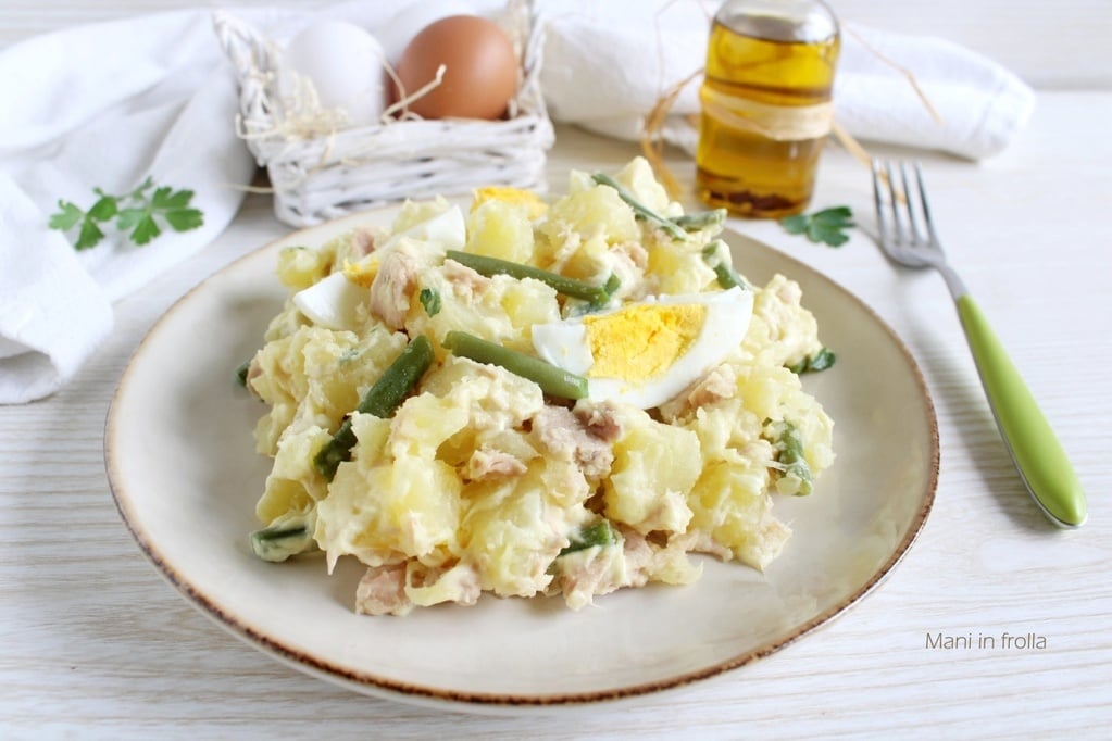 Salade de pommes de terre avec thon et œufs durs