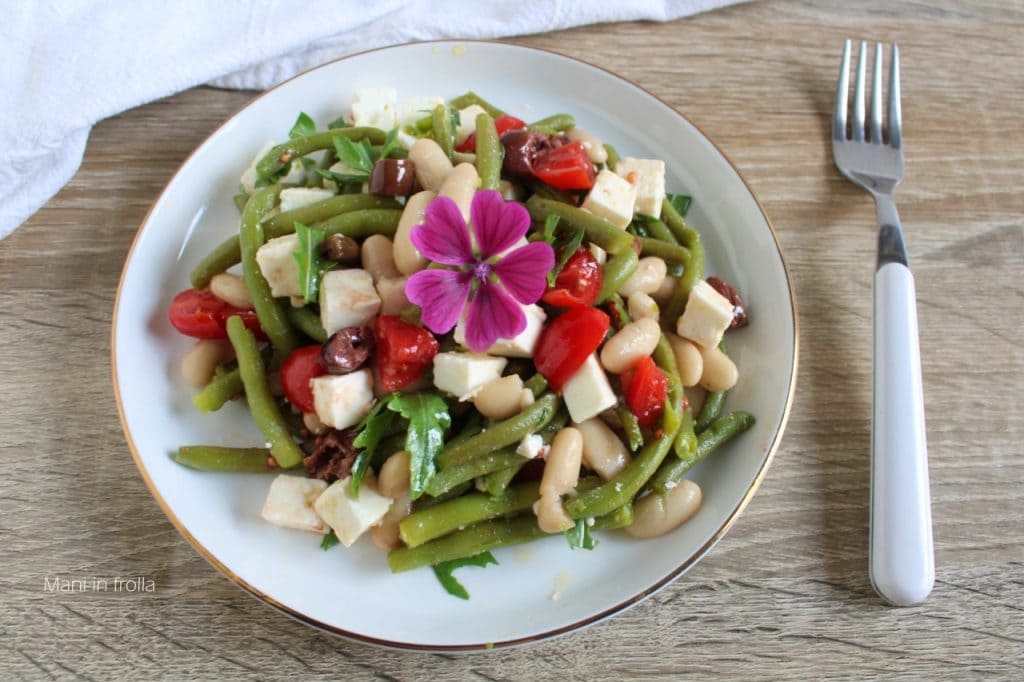 Salade avec haricots verts feta et tomates cerises