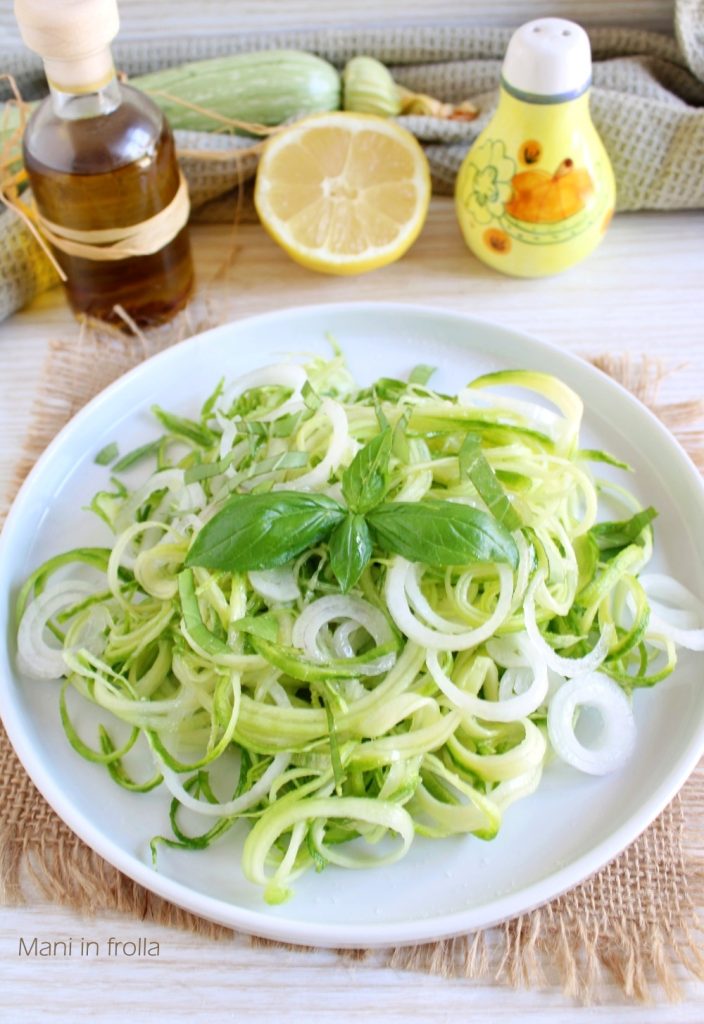 Salade de courgettes crues avec oignon de Tropea
