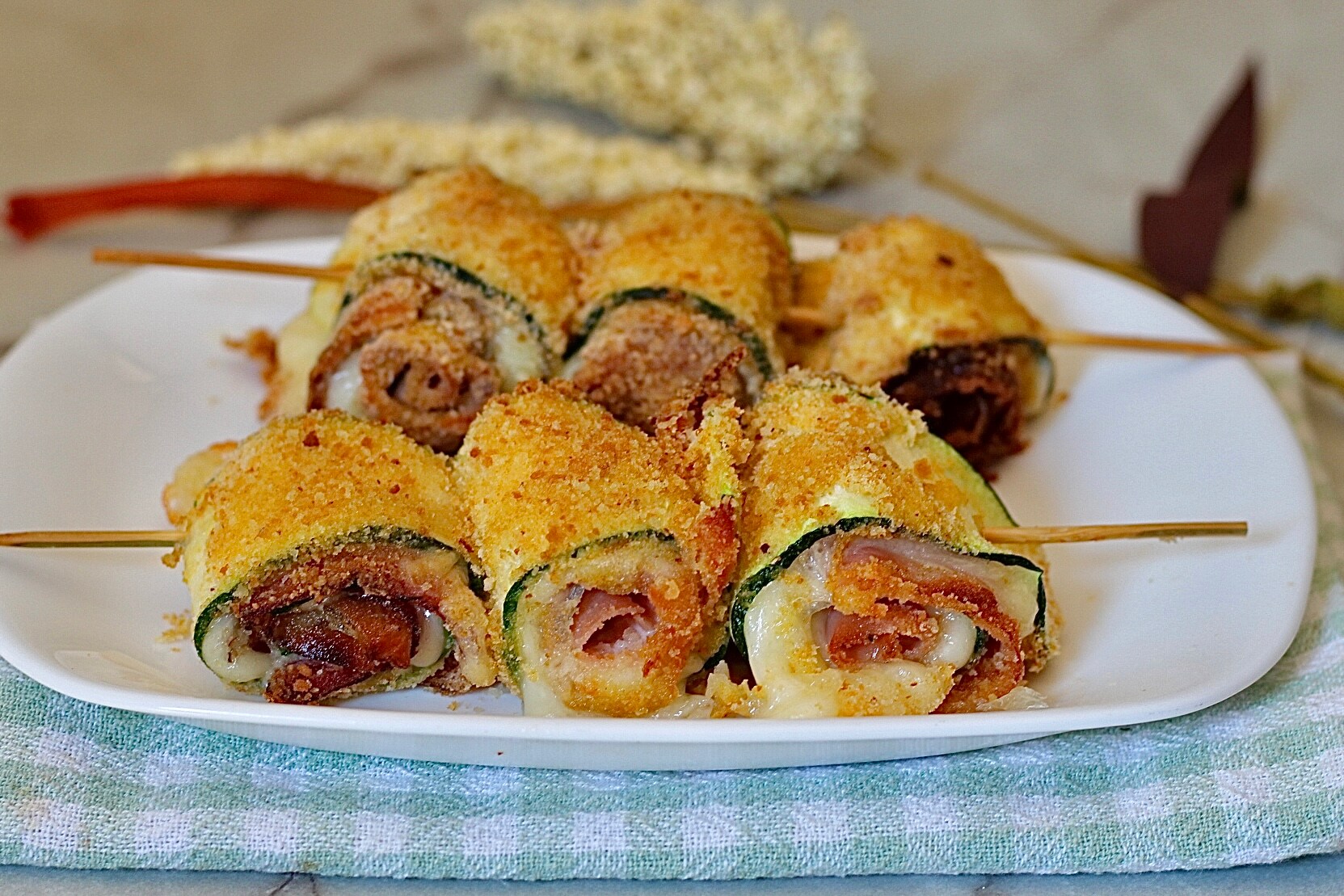 Brochettes de courgettes croustillantes à l’extérieur et fondantes à l’intérieur, PAS GRASSES ET PAS FRITES