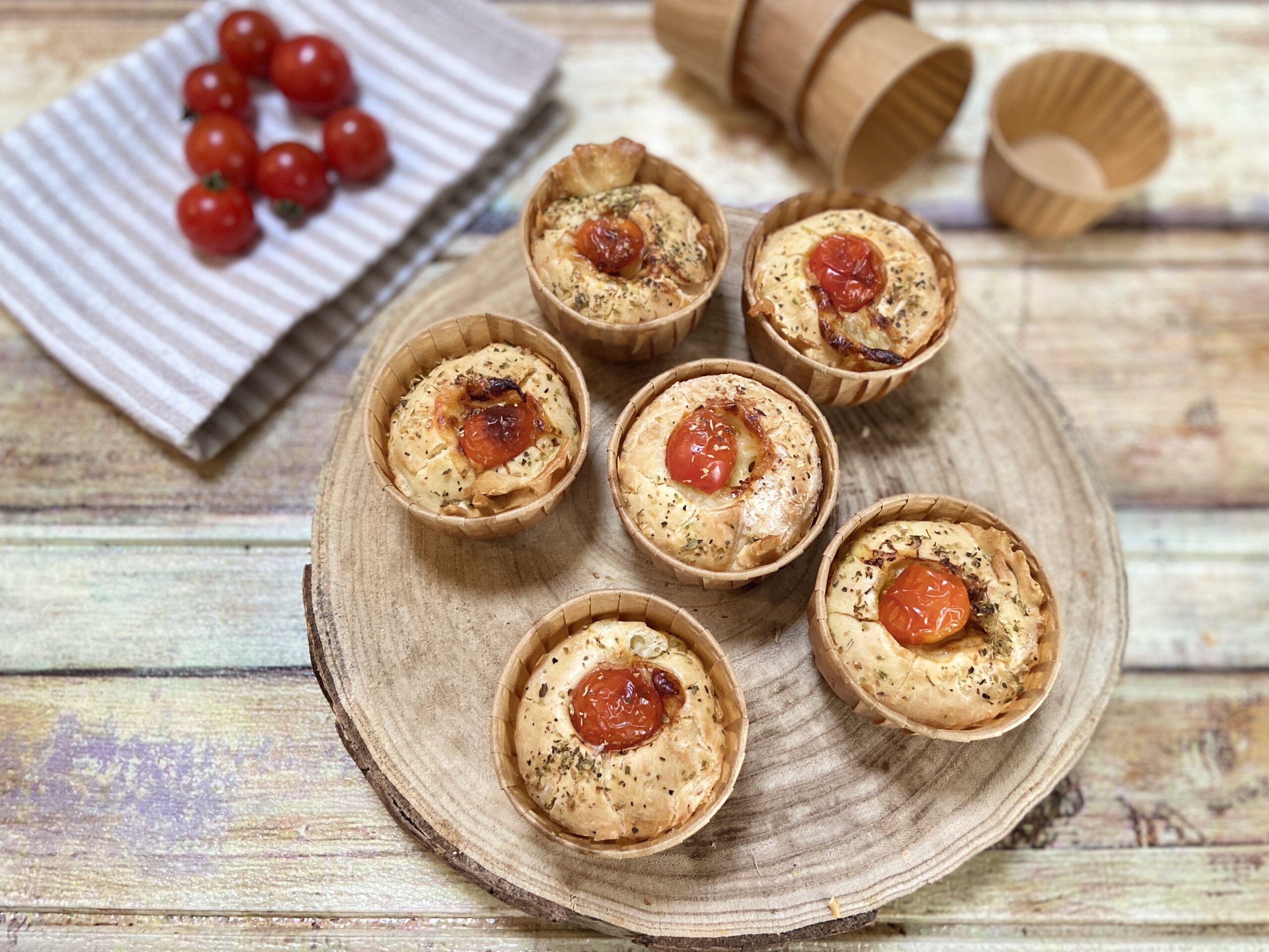 Muffins salés aux tomates cerises et à la fontina