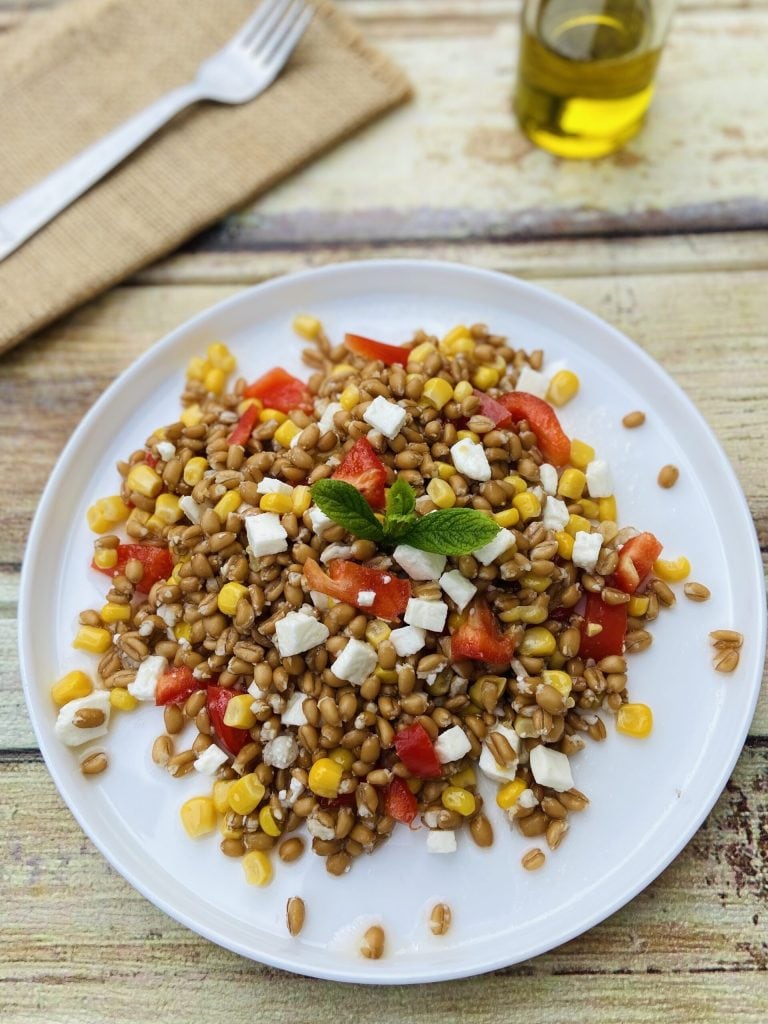 Salade d'épeautre avec feta et poivrons