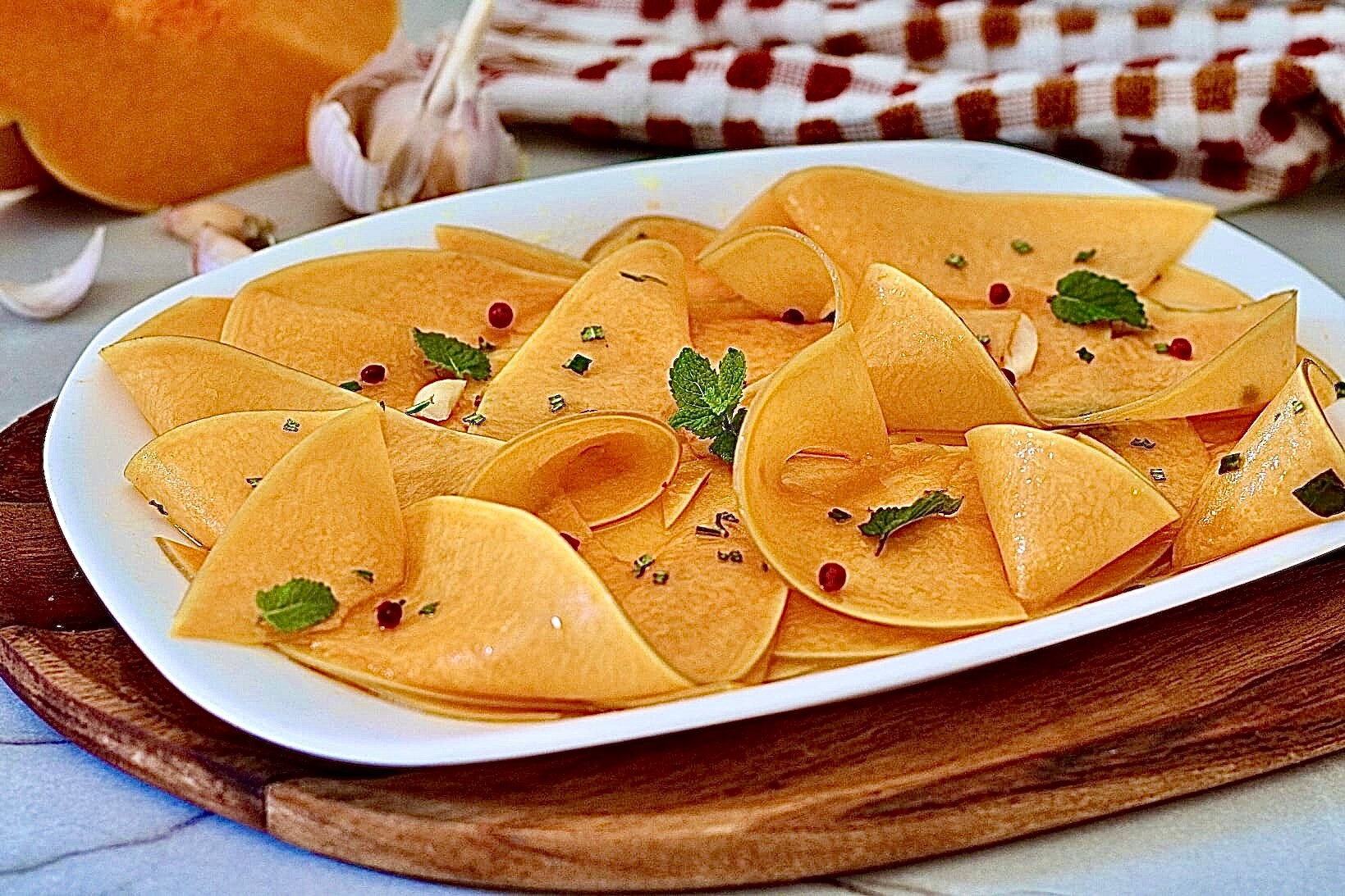 Carpaccio de courge marinée CRUE, frais et délicieux !