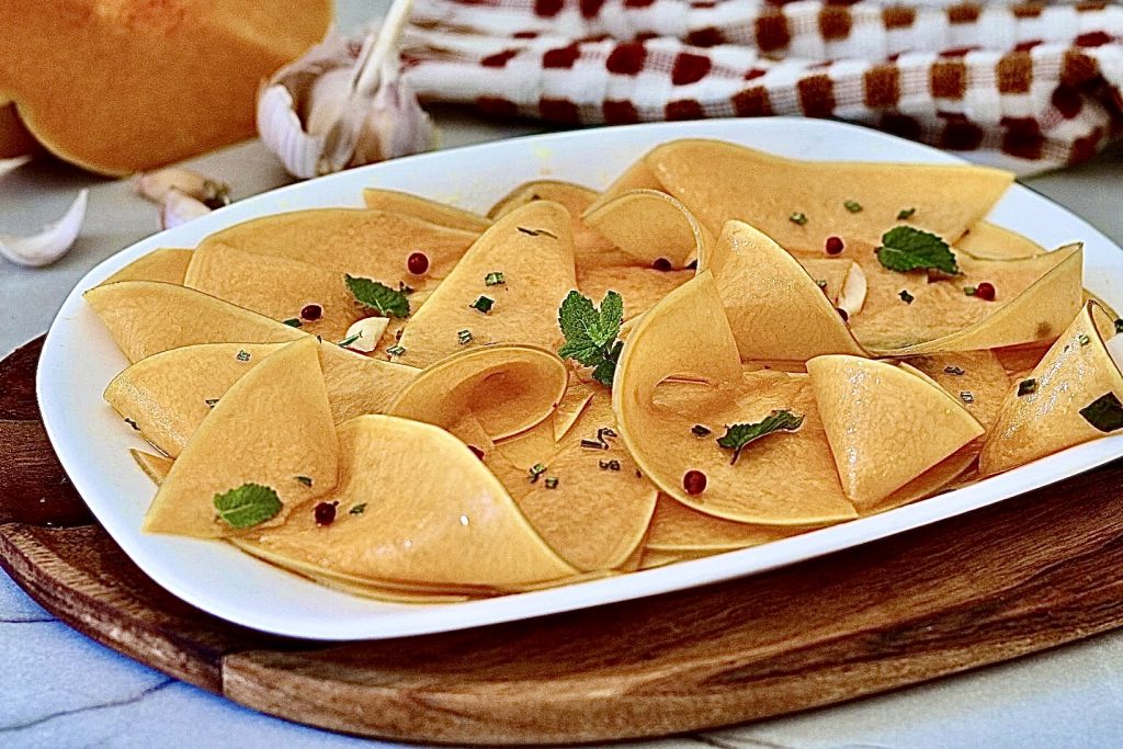 Carpaccio de courge marinée CRUE, une découverte incroyable !