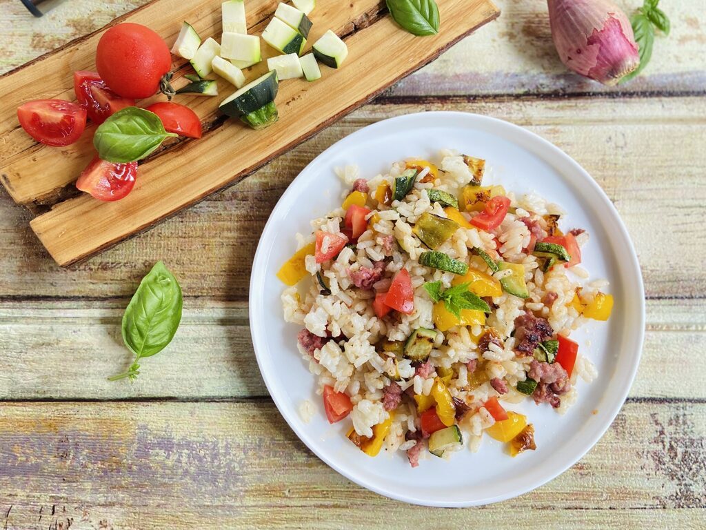 Salade de riz avec bœuf et légumes