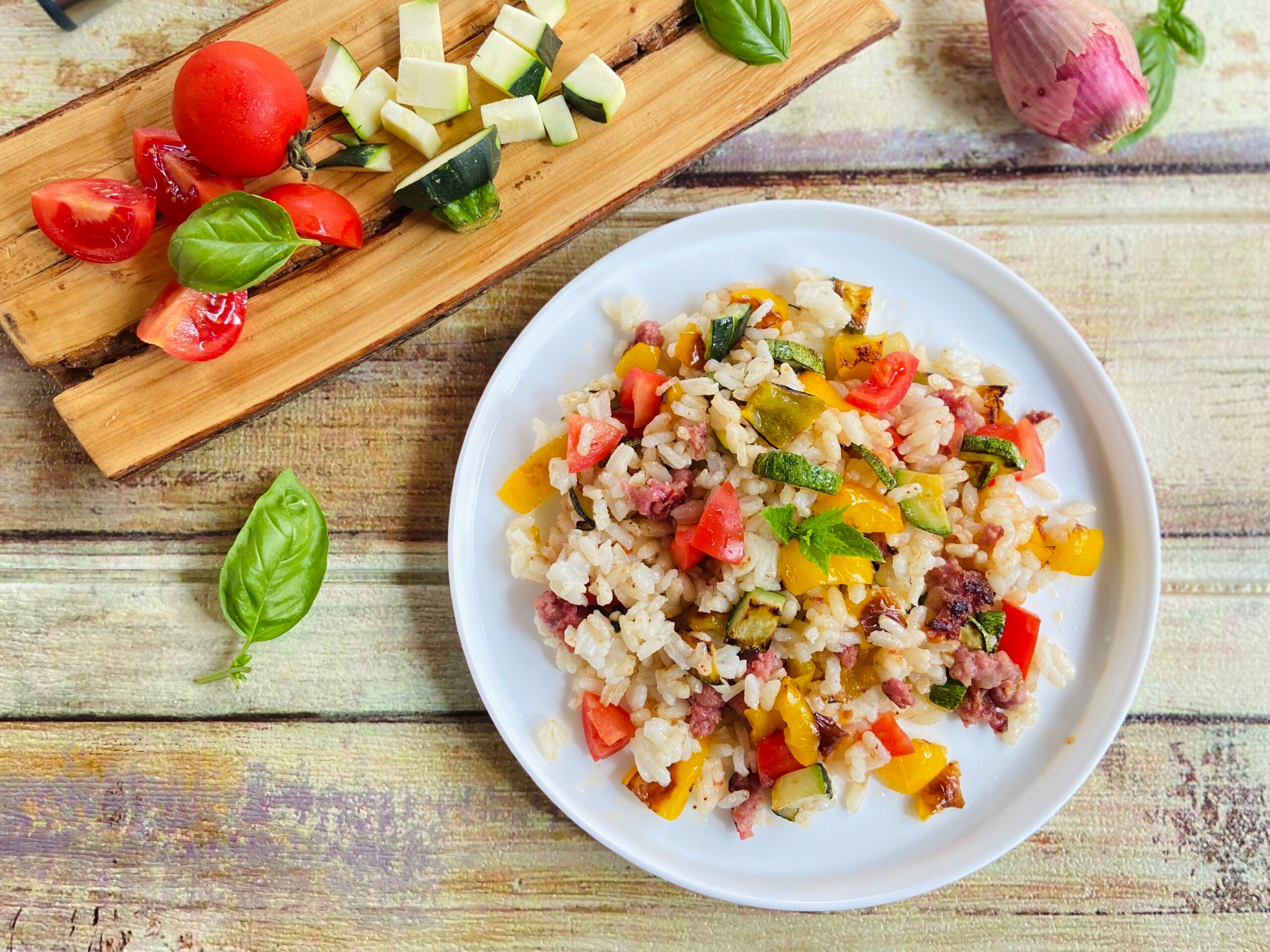 Salade de riz avec bœuf et légumes