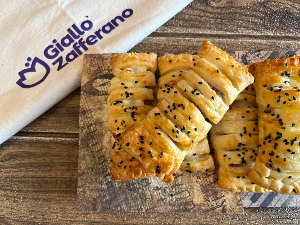 Feuilletés à la saucisse et au stracchino