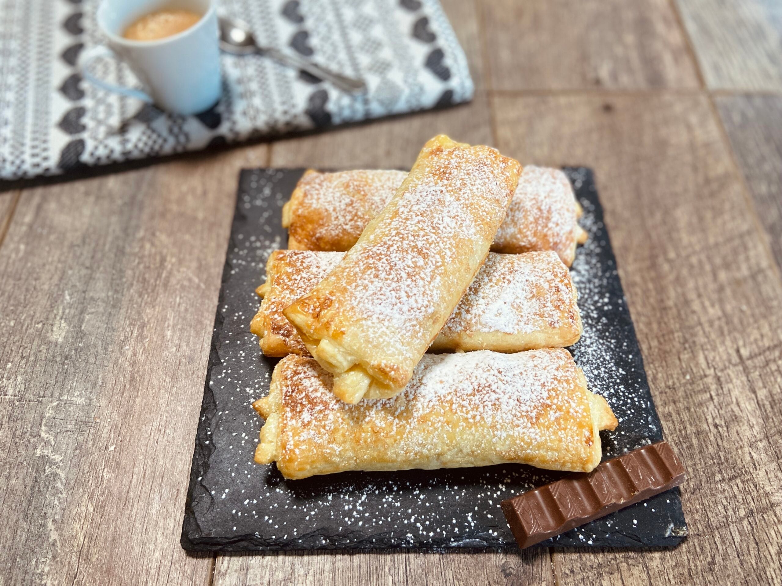 Chaussons de pâte feuilletée avec barres Kinder
