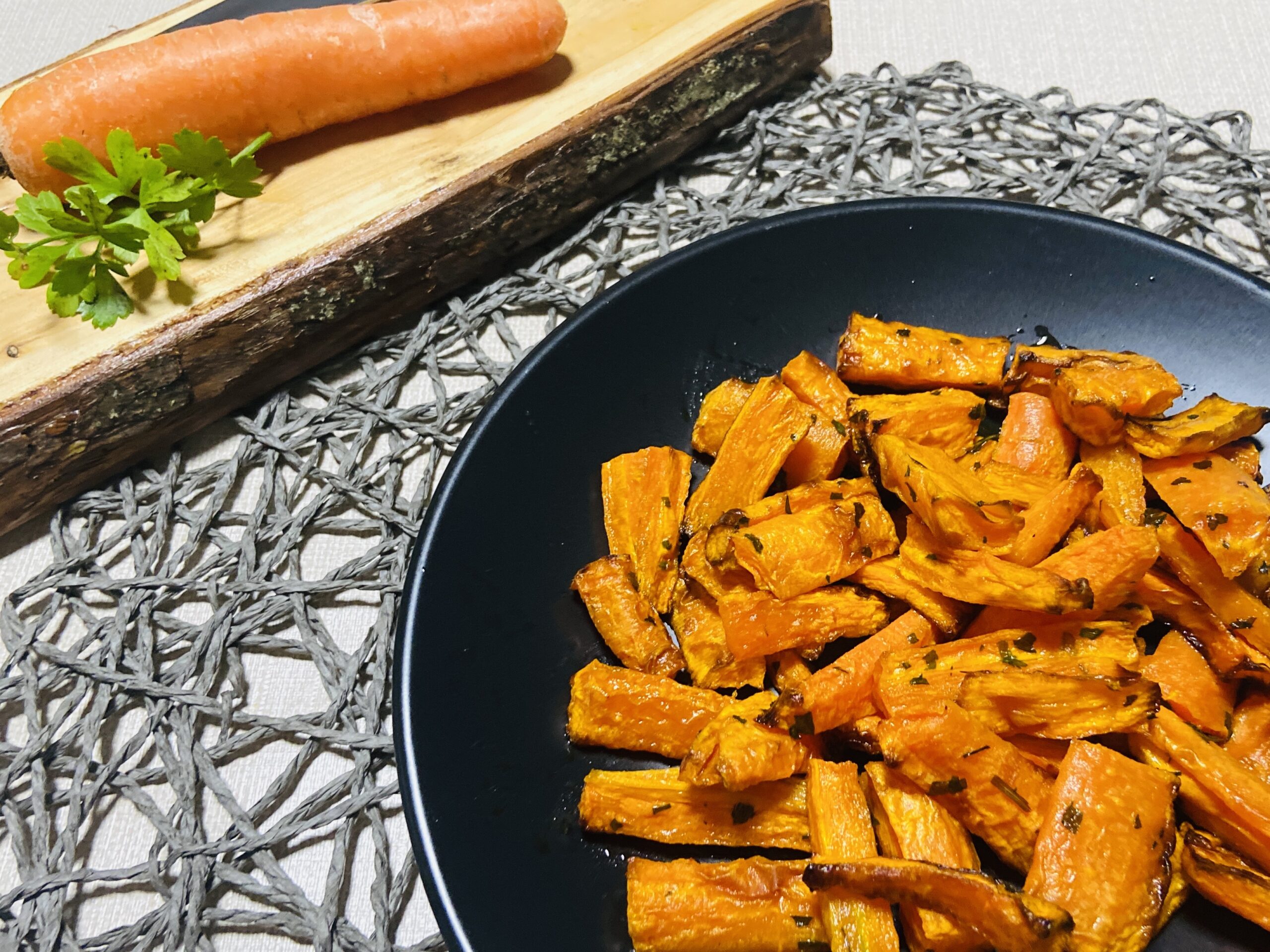 Carottes cuites dans une friteuse à air