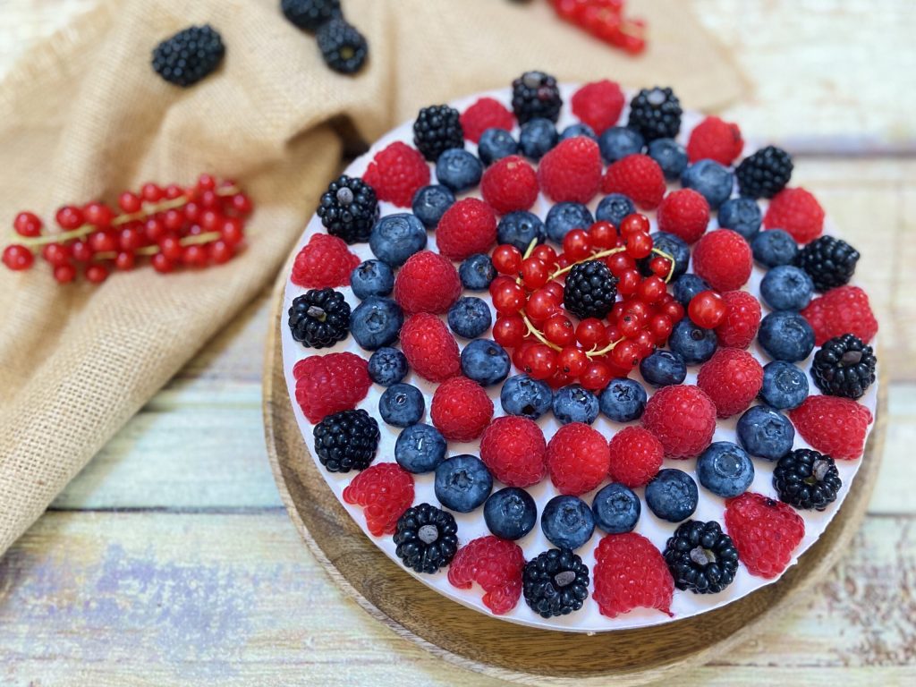 gâteau au yaourt et fruits rouges