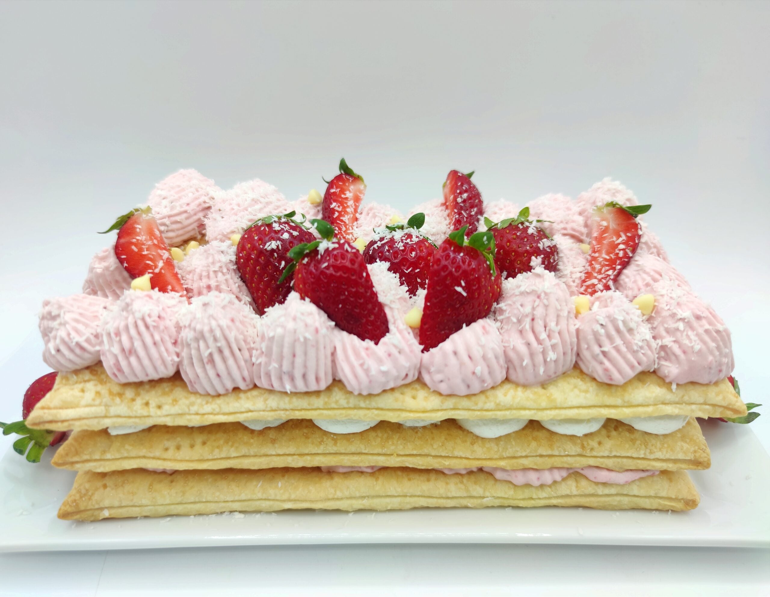 Gâteau millefeuille noix de coco et fraises