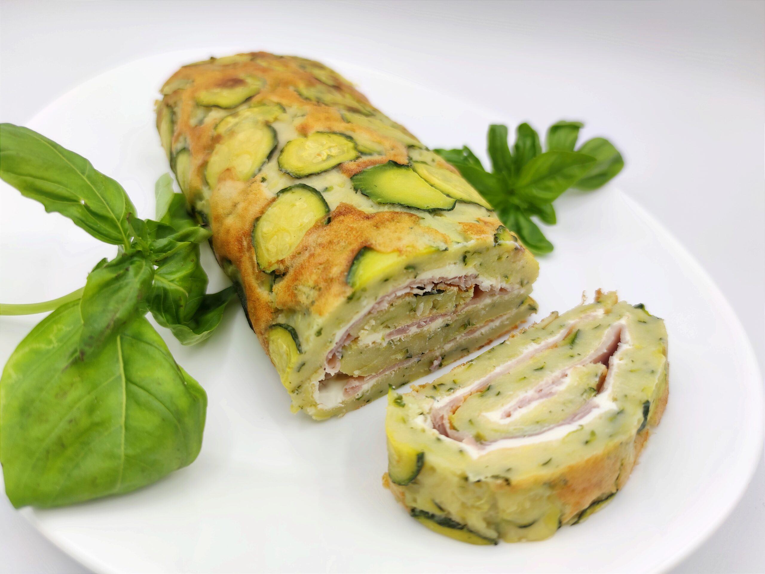 Roulé salé aux courgettes farci sans œufs