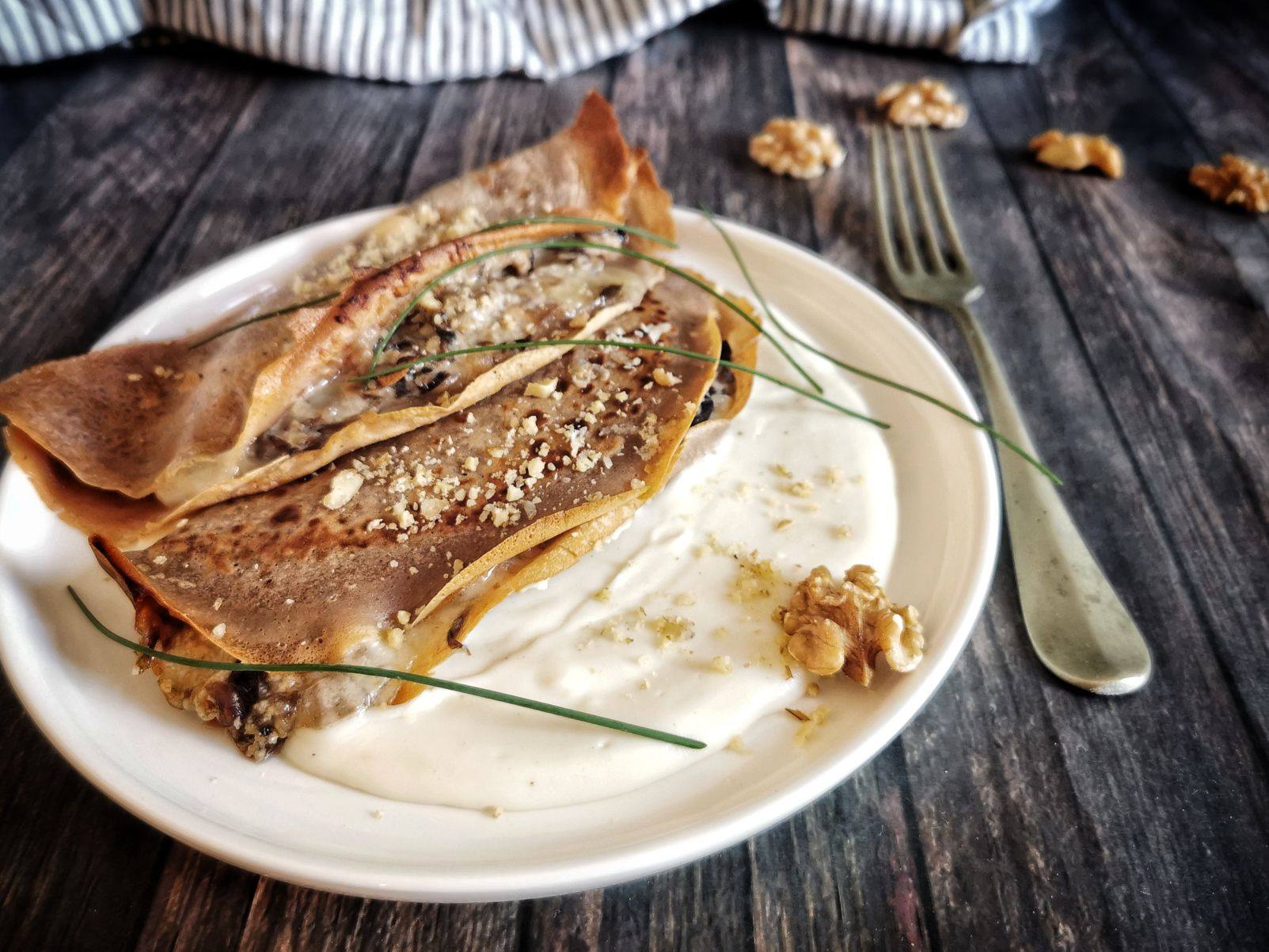 CRÊPES DE CHÂTAIGNES AVEC TALEGGIO RADICCHIO ET NOIX
