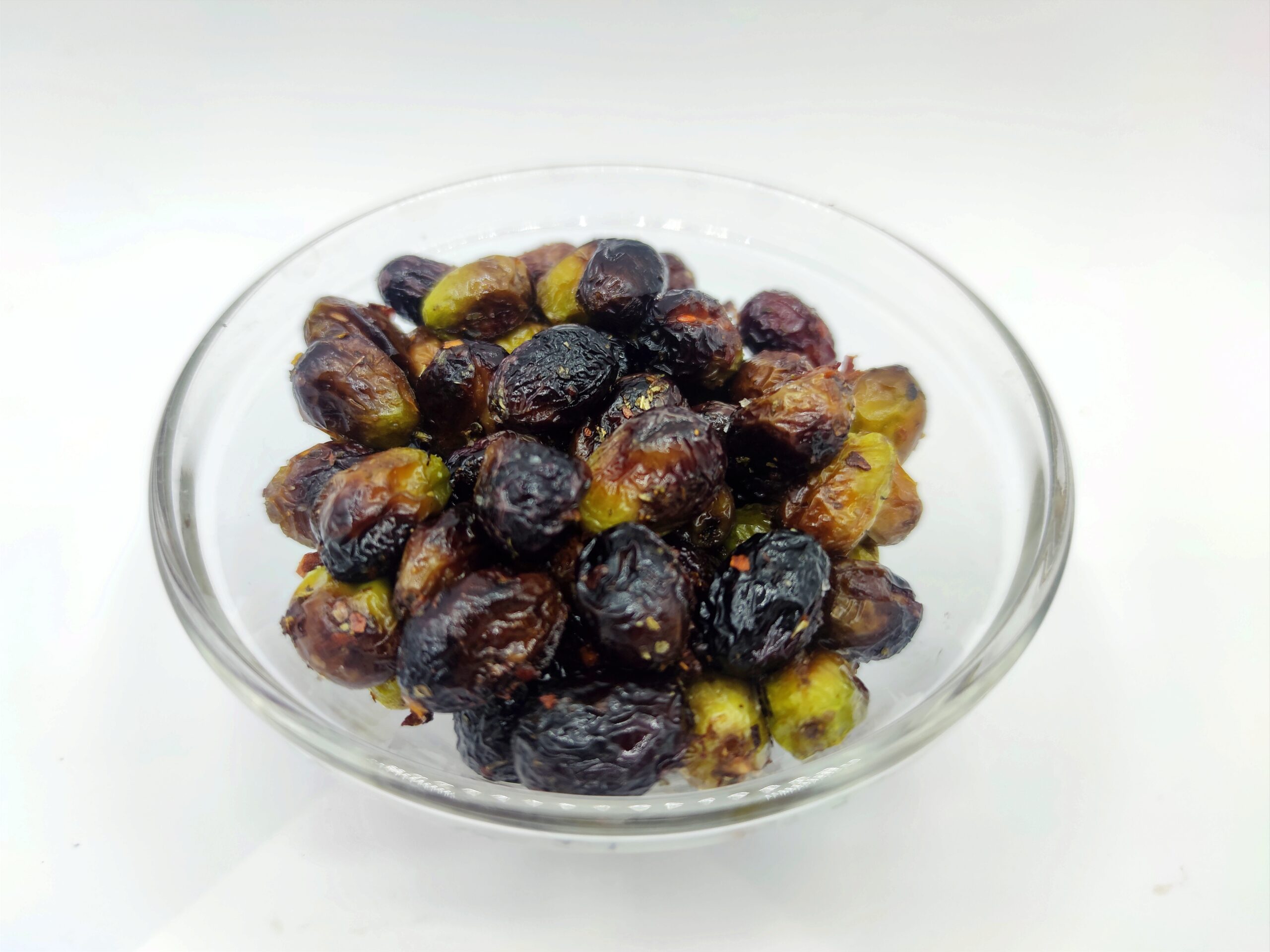 Olives noires épicées au four