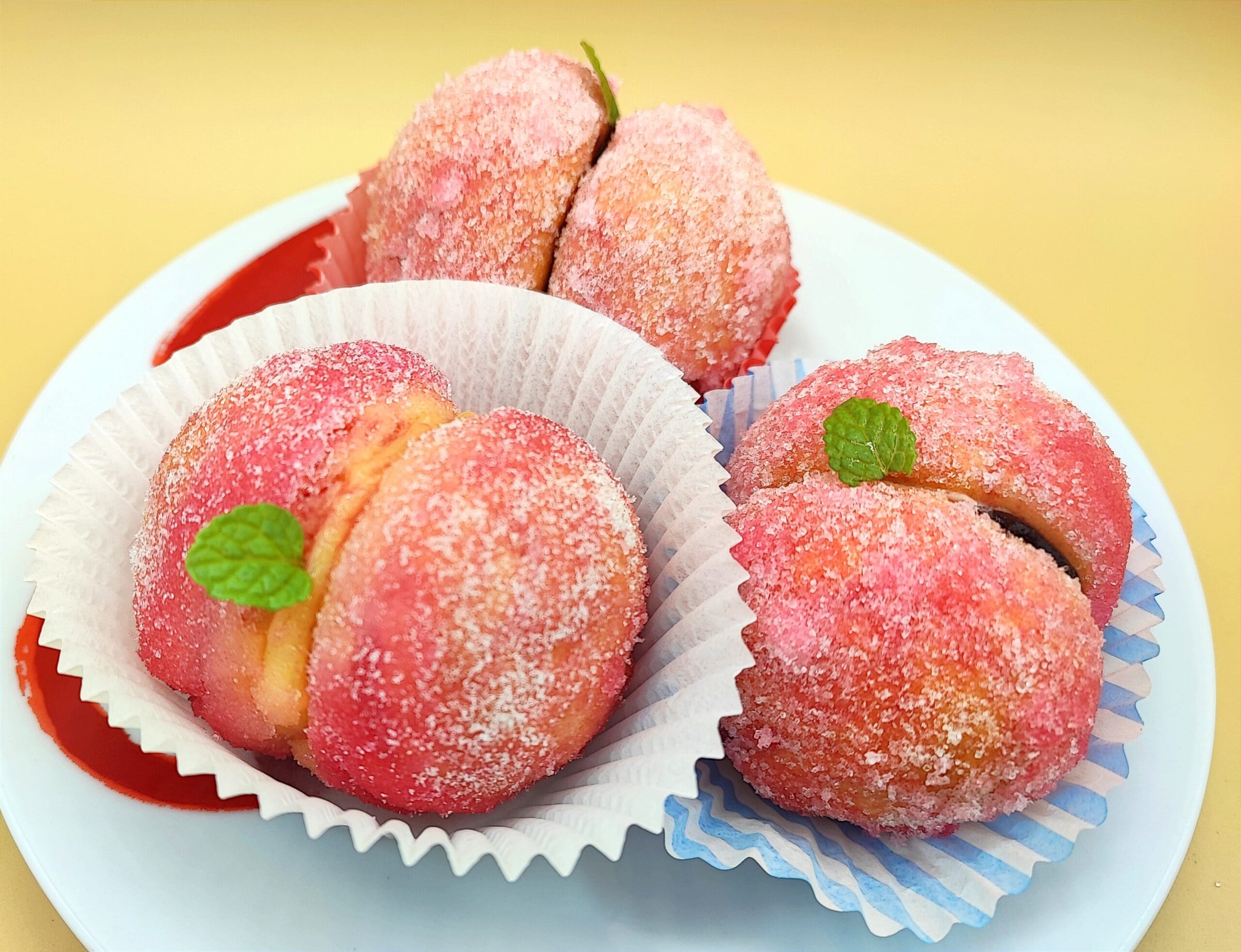 Pêches sucrées à la crème et au chocolat