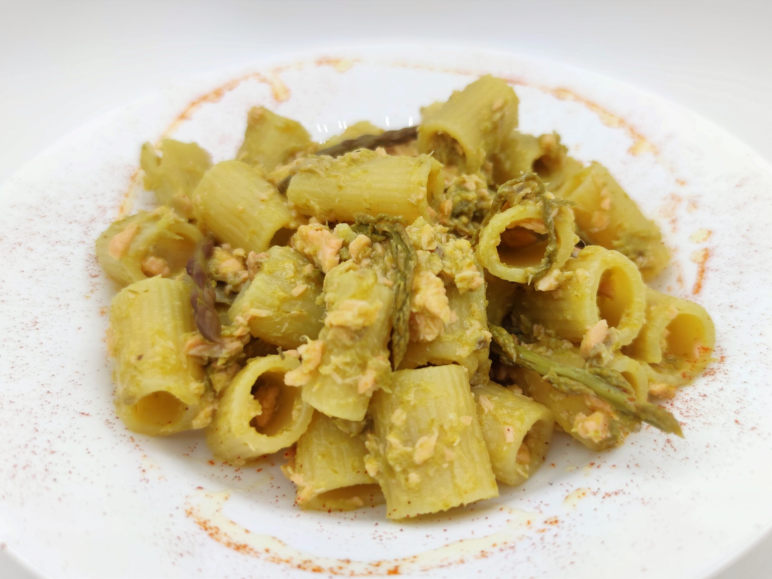 Pâtes aux asperges et saumon