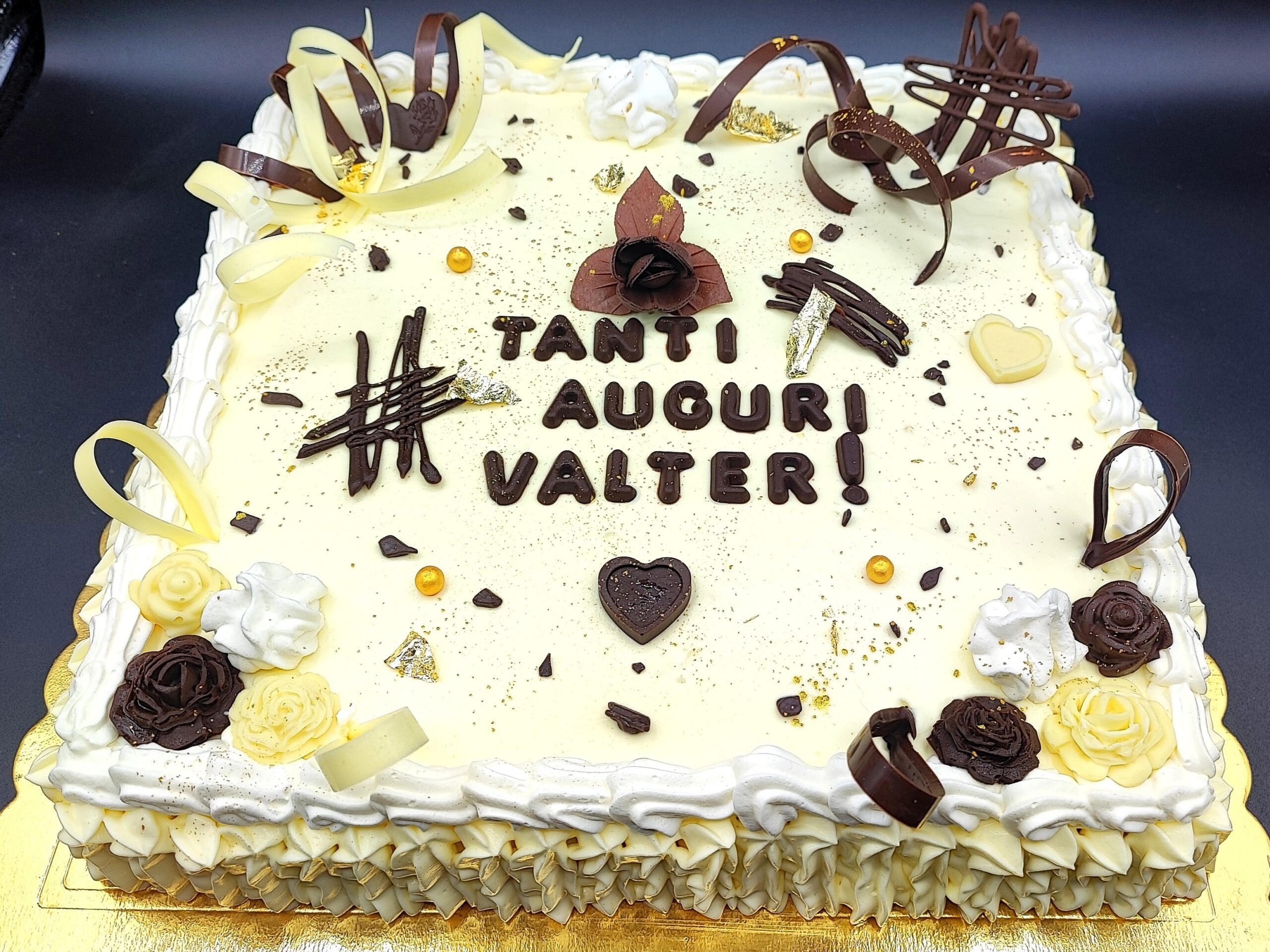 Gâteau d’anniversaire à la crème et au chocolat