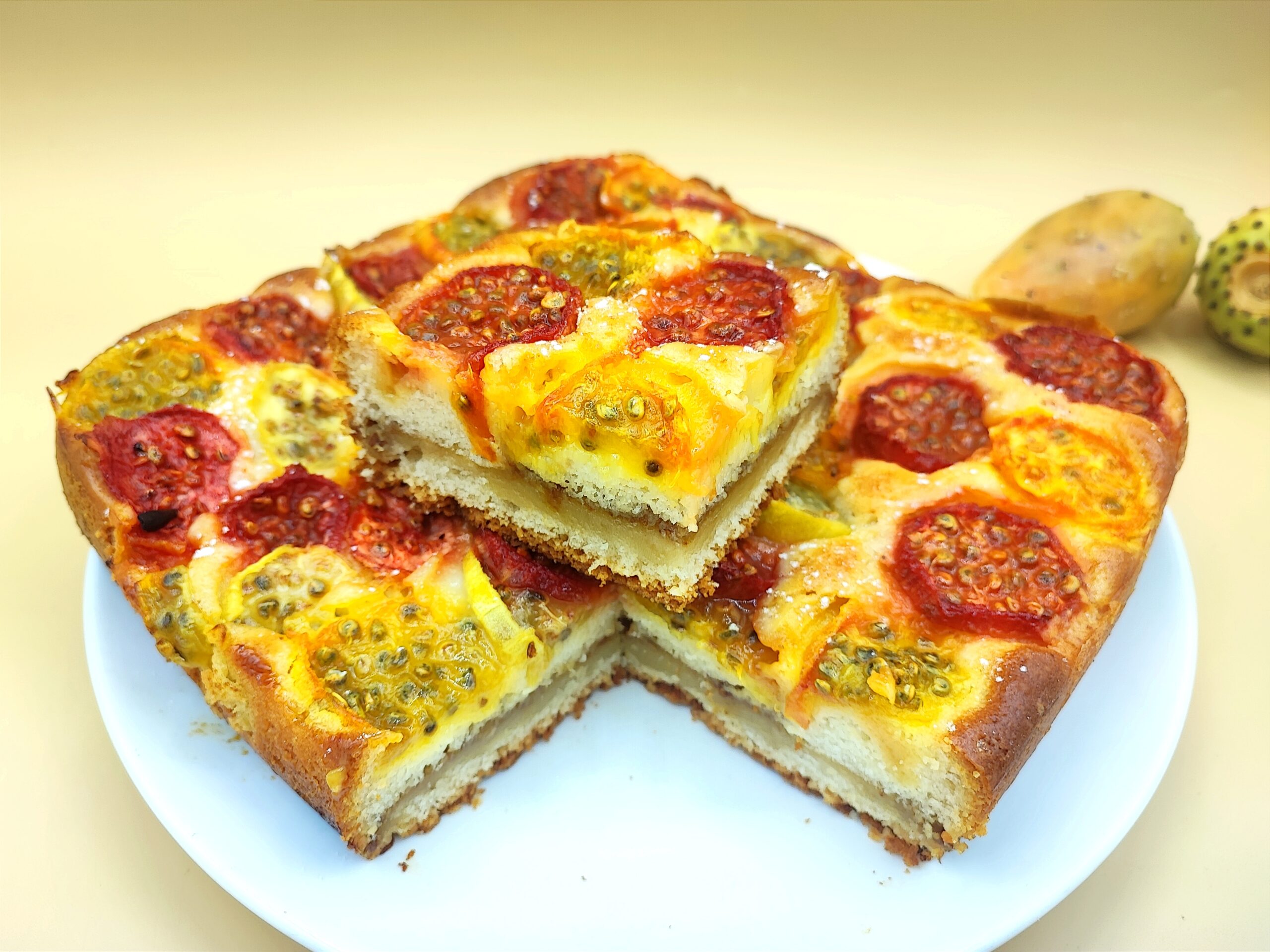 Gâteau versé confiture et figues de barbarie sans œufs
