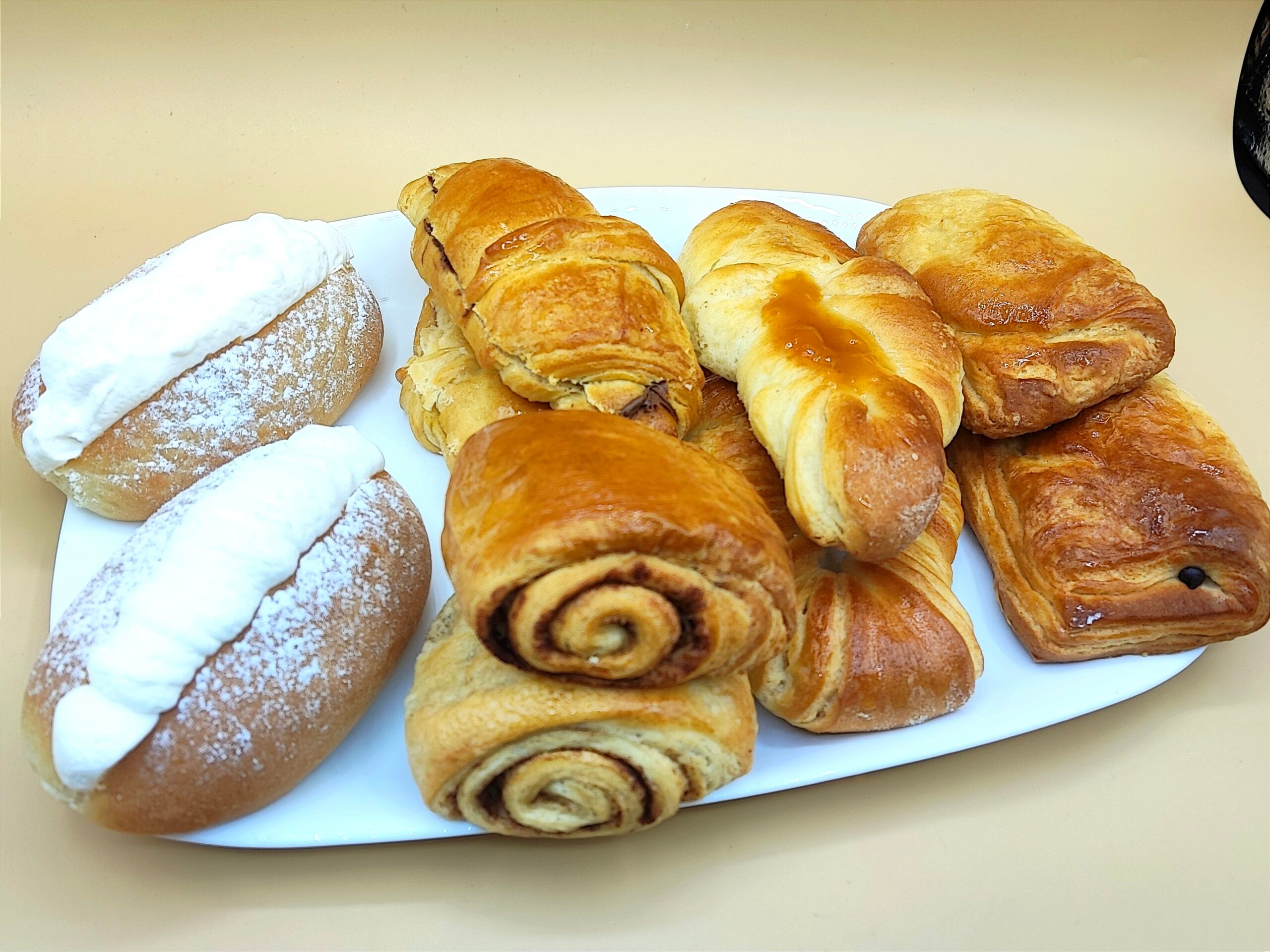 5 types de croissants véganes faits avec la même pâte