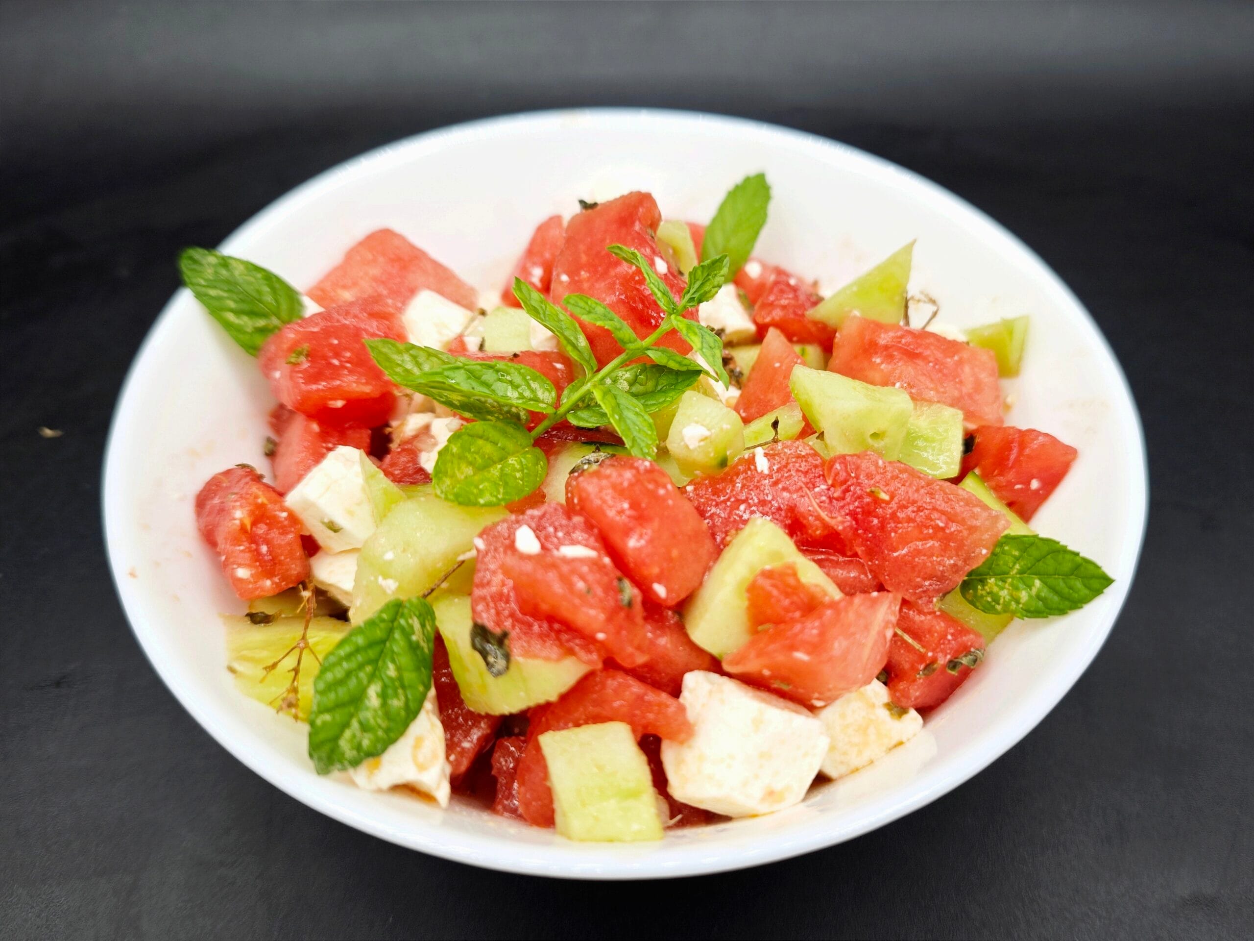 Salade de pastèque avec concombres et feta