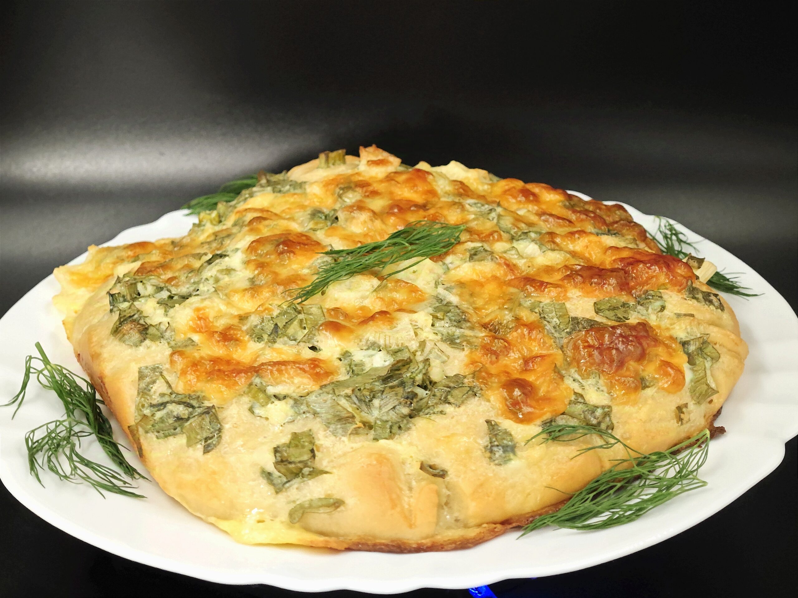 Focaccia avec oignons verts et scamorza