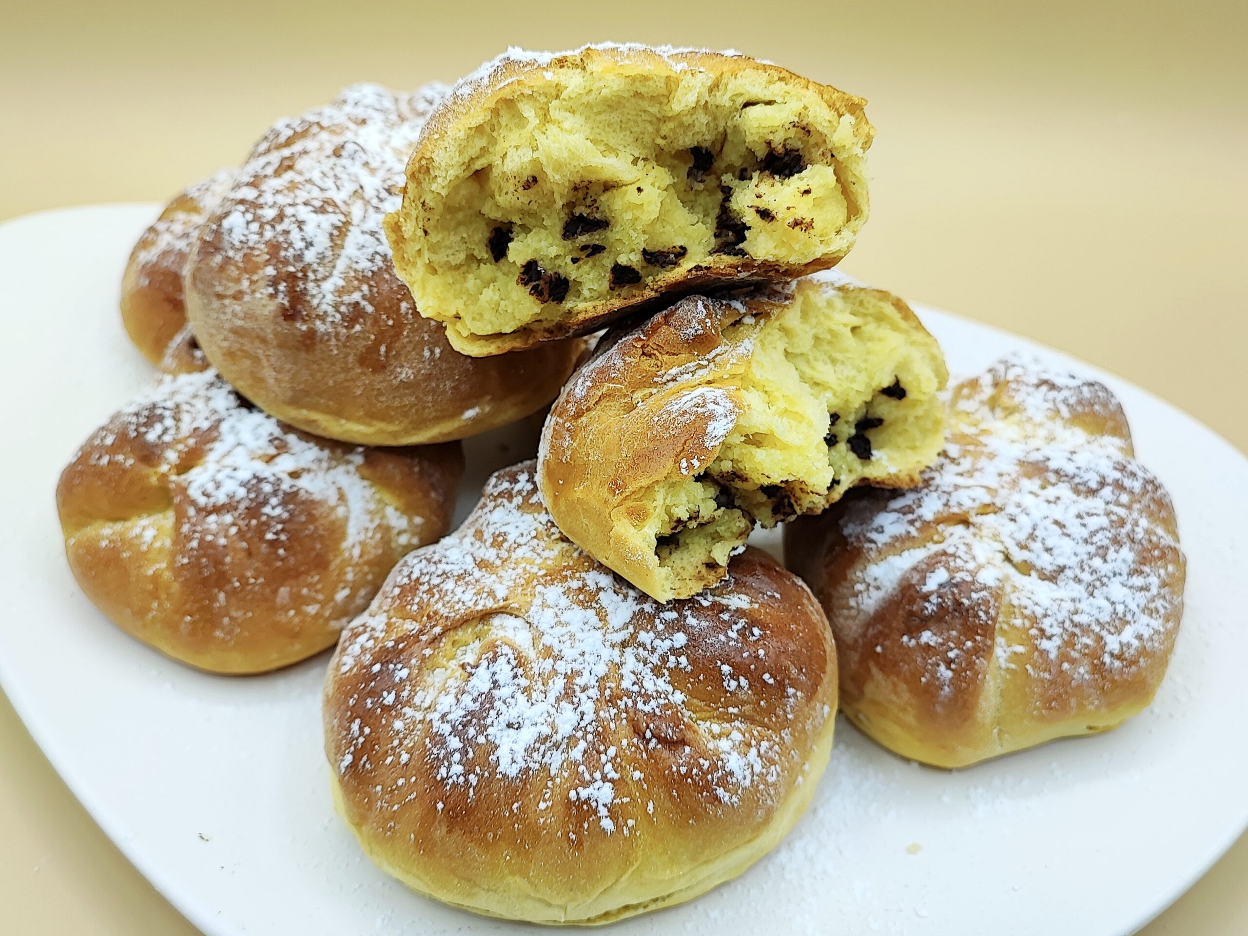 Pain brioché avec ricotta et pépites de chocolat