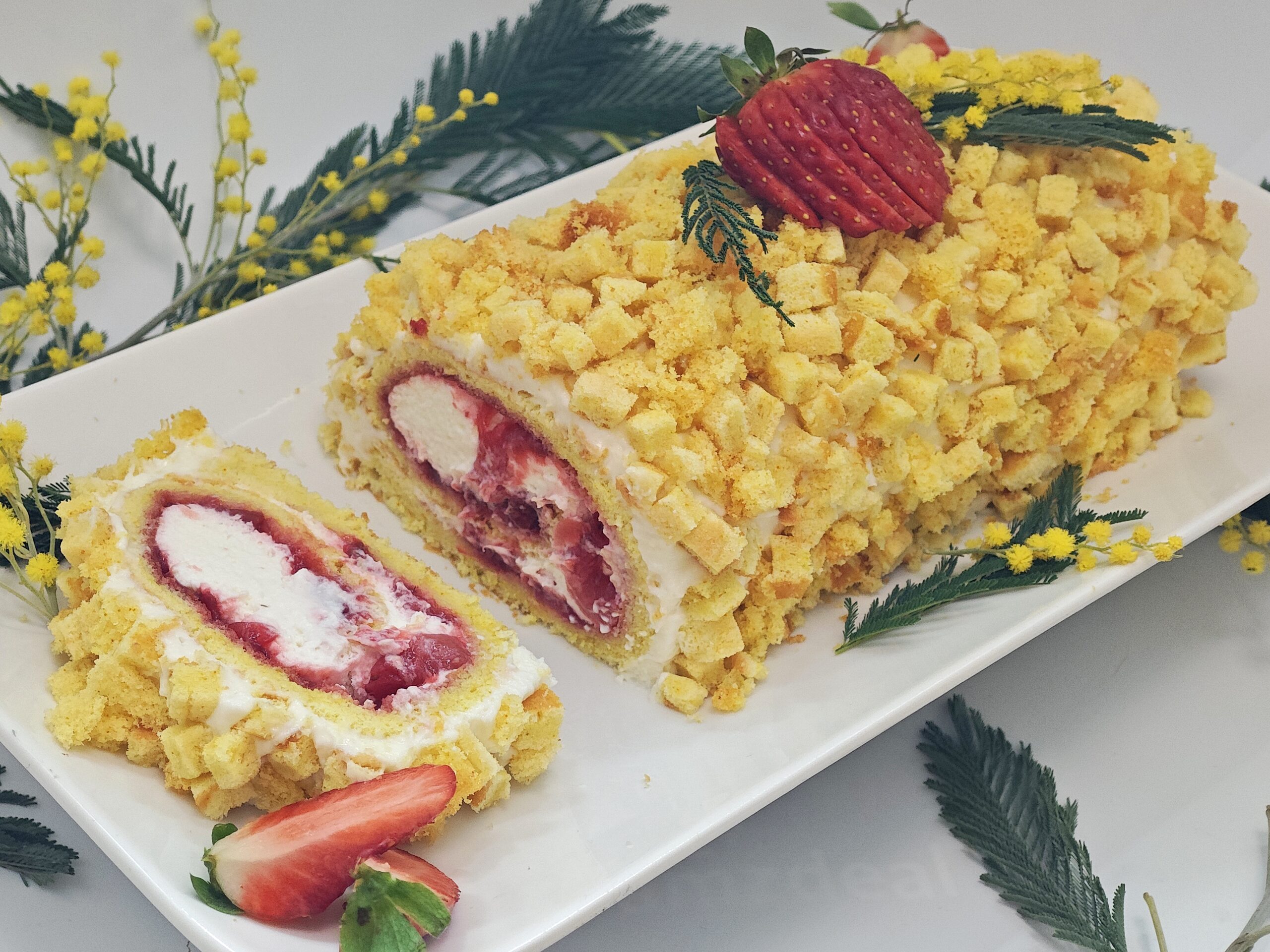 Roulé mimosa aux fraises