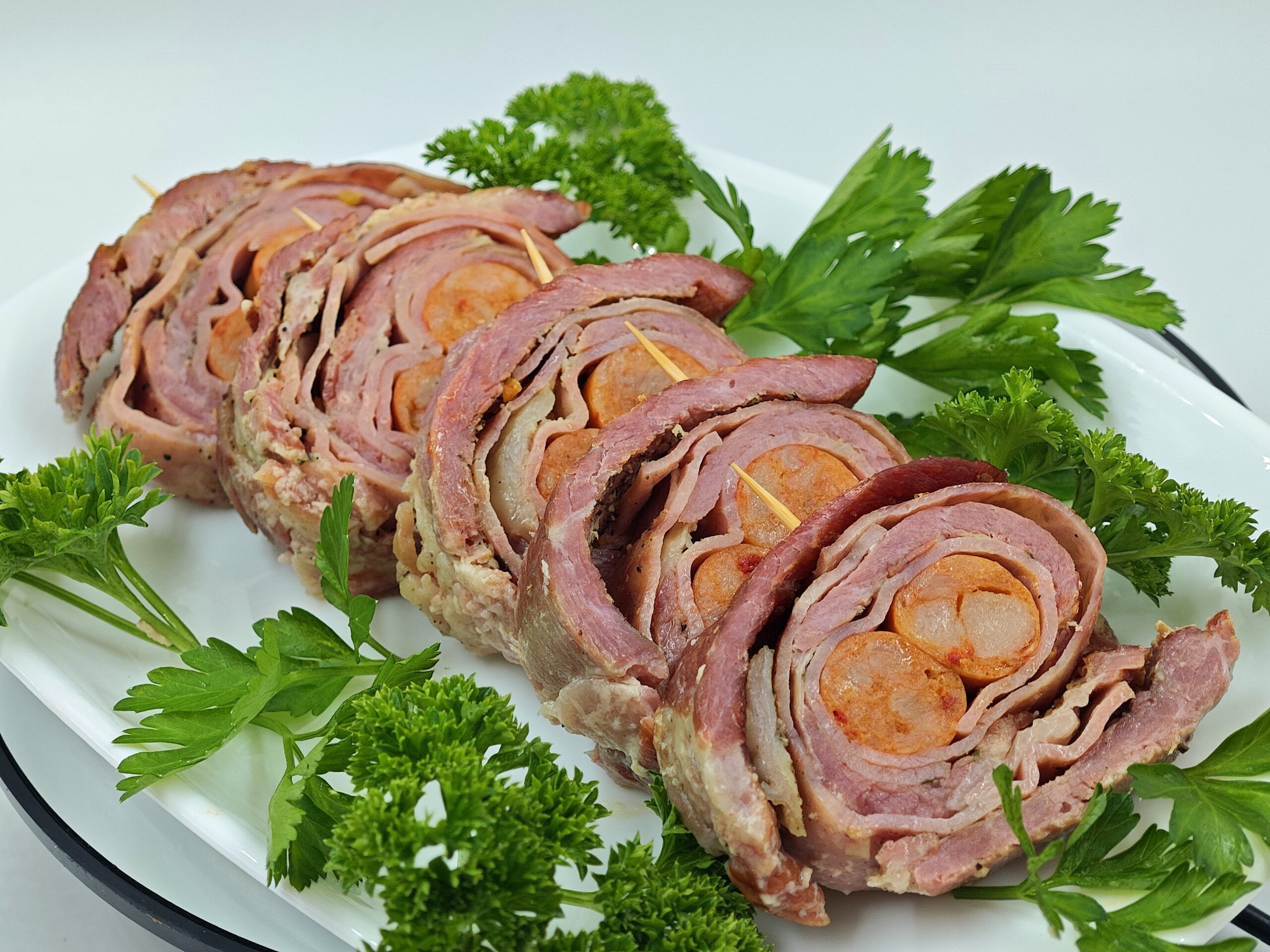 Roulade de viande avec saucisses