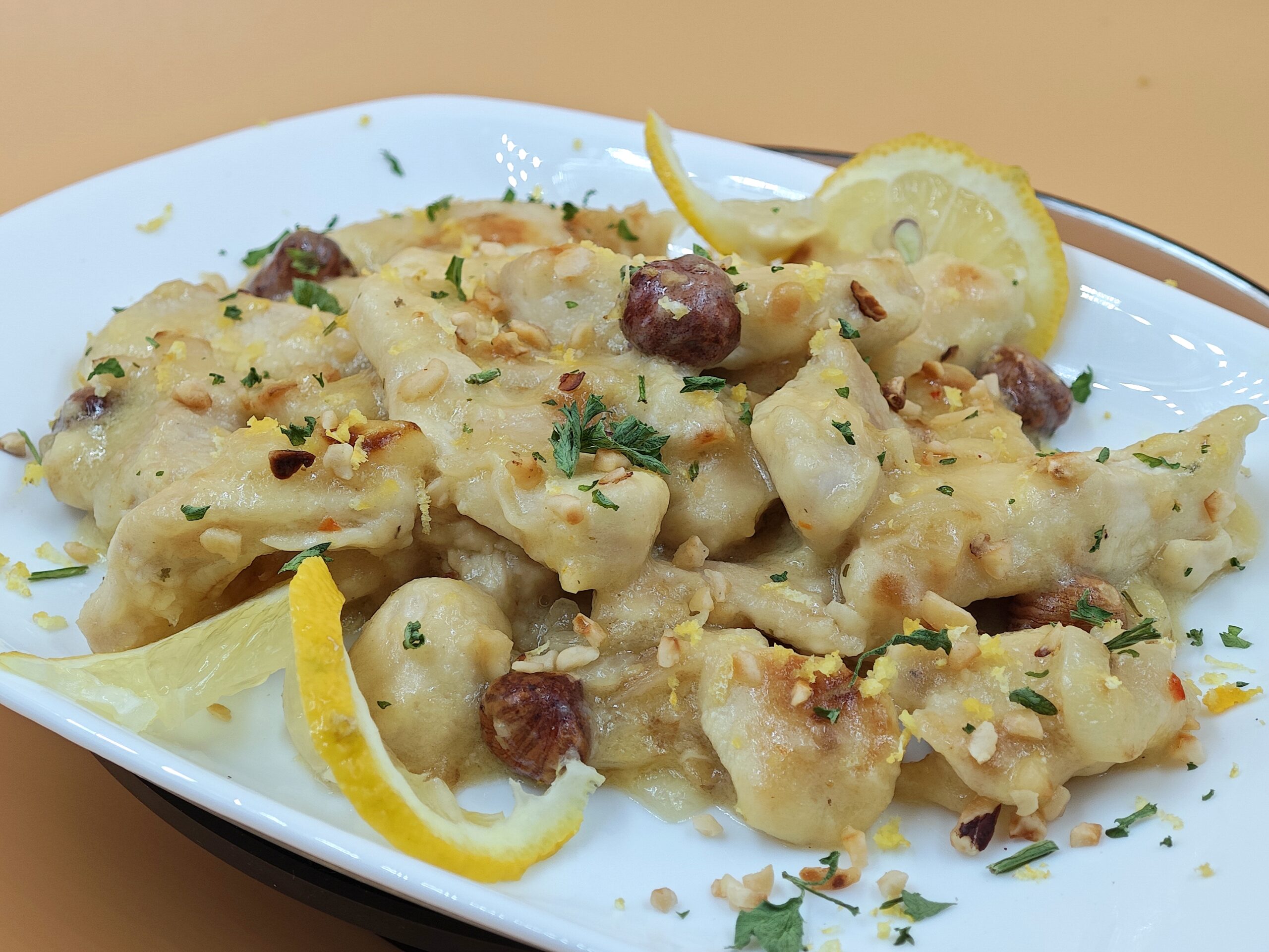 Poulet au citron avec noisettes