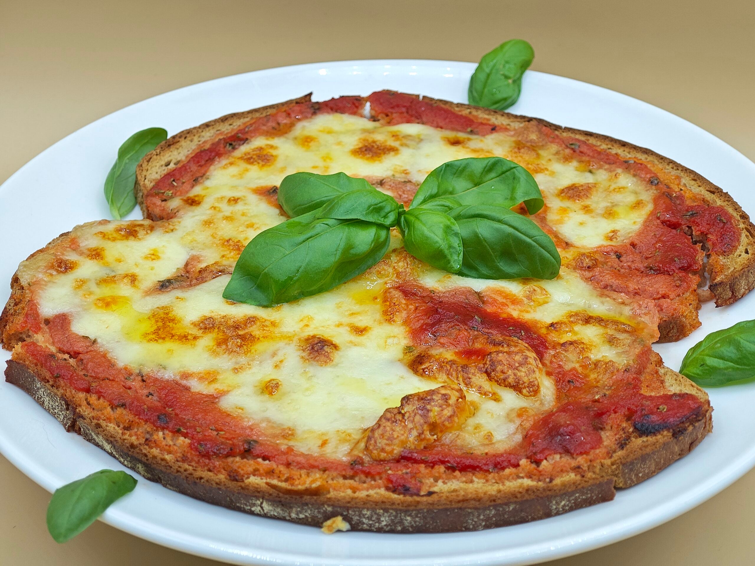 Pizza de pain à la friteuse à air