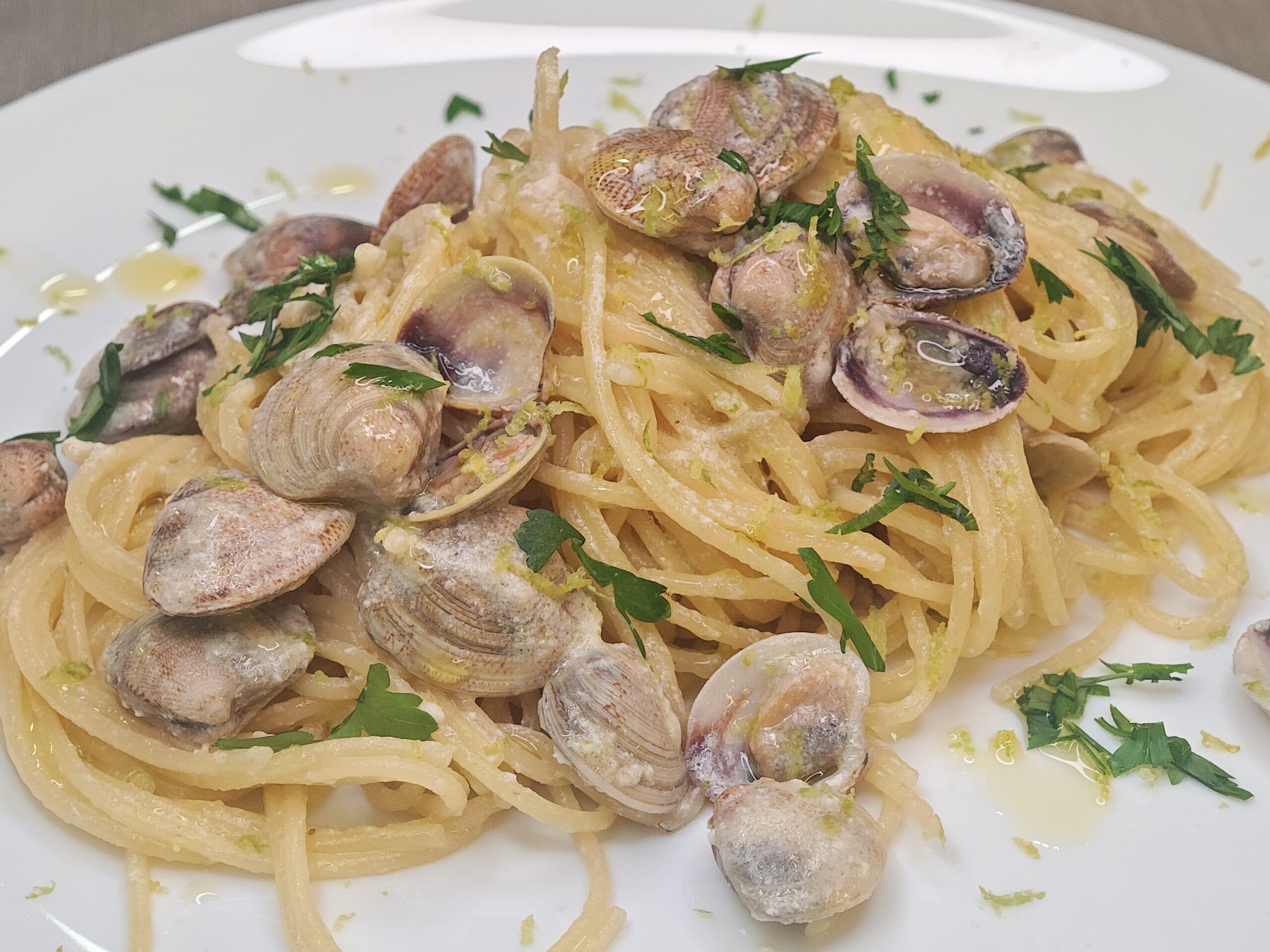 Spaghetti aux Palourdes au Citron Crémeux avec Ricotta