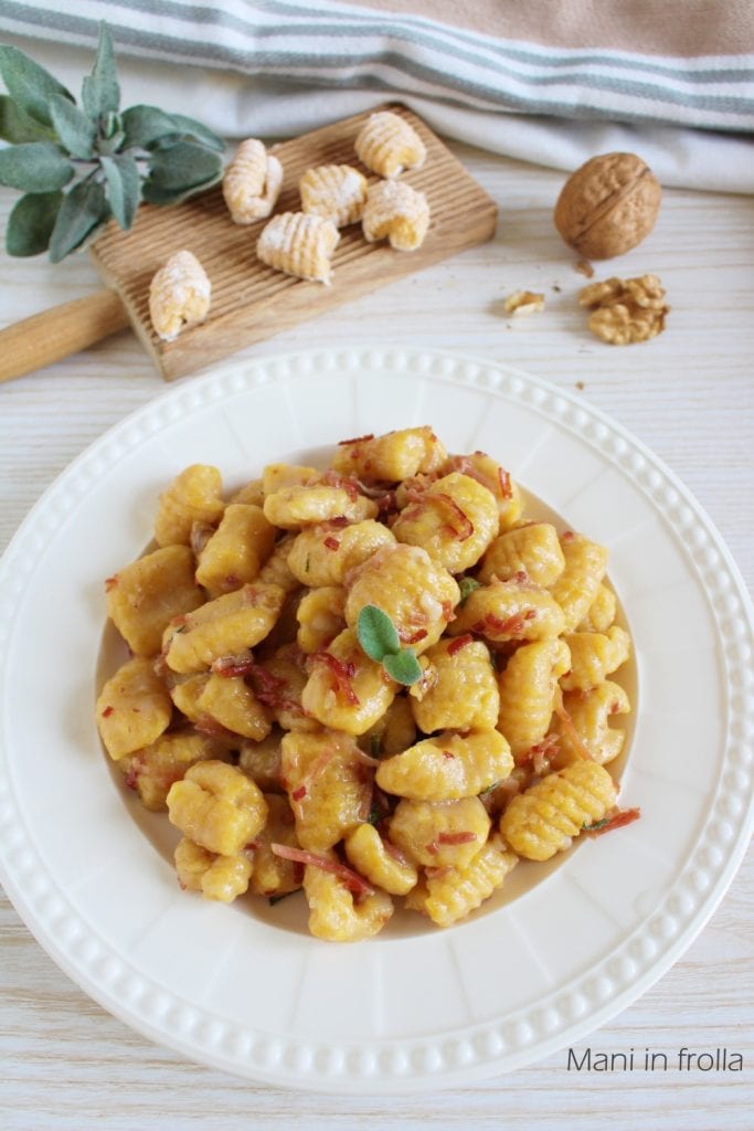 Gnocchis de potiron avec speck, noix et sauge