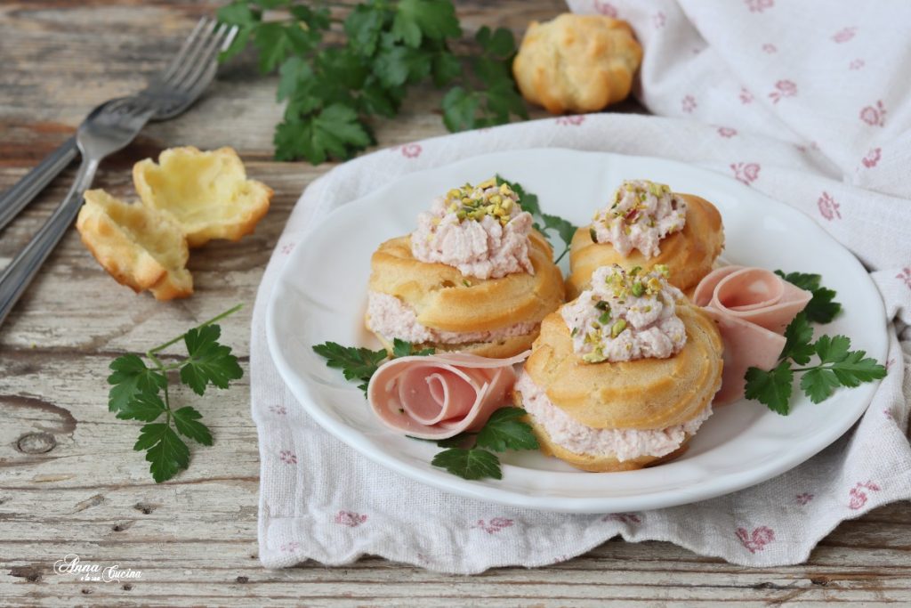 zeppole salées au four avec mousse de mortadelle