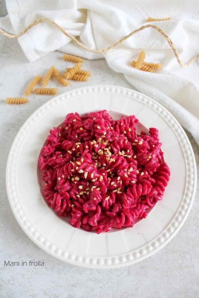 Pâtes à la Betterave et Noisettes