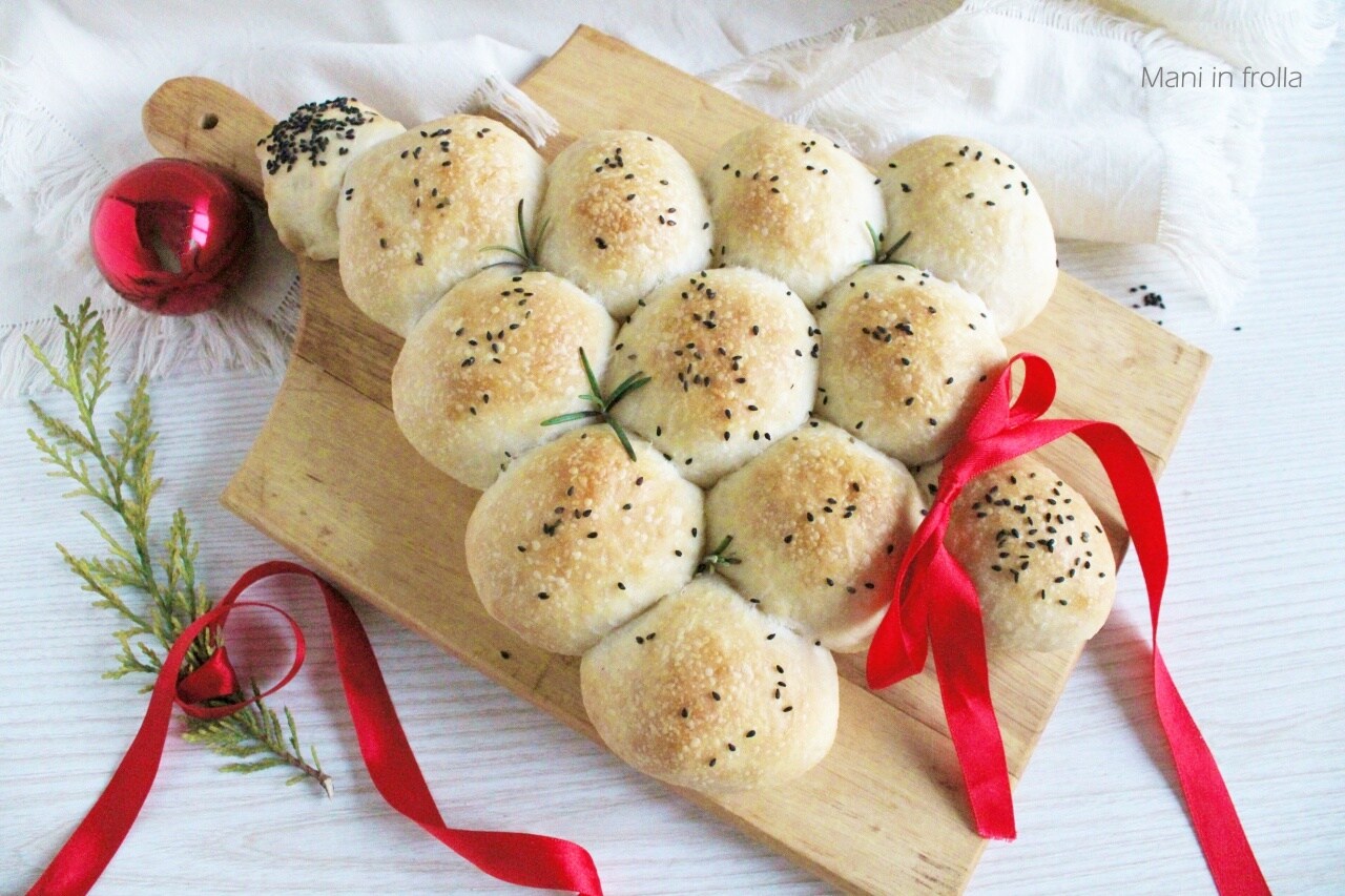 Sapin de Noël en petits pains farcis