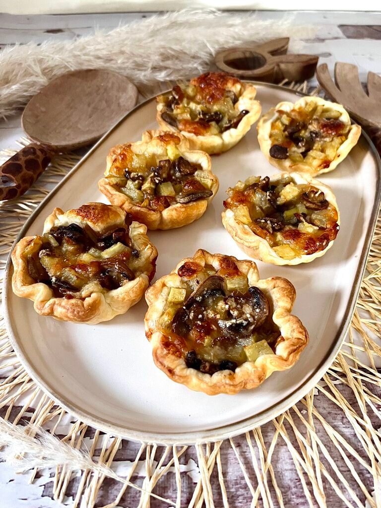 Paniers de pommes de terre et champignons