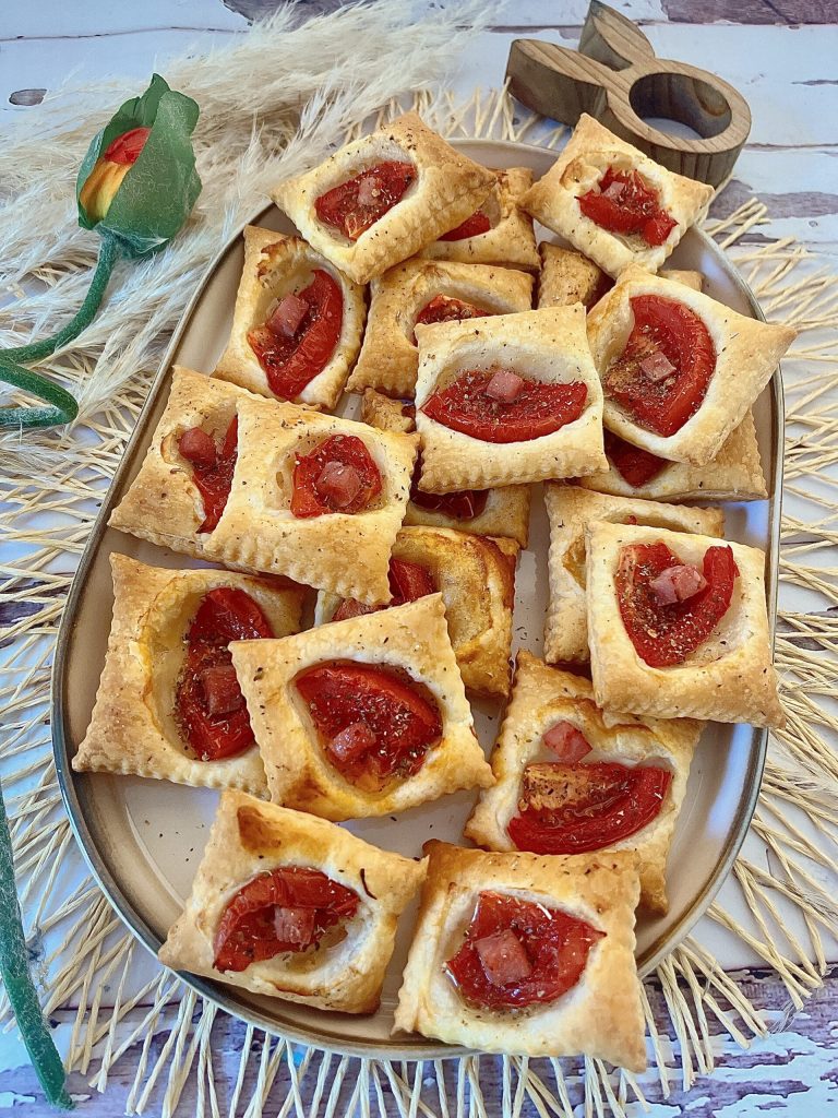 Petits feuilletés à la tomate