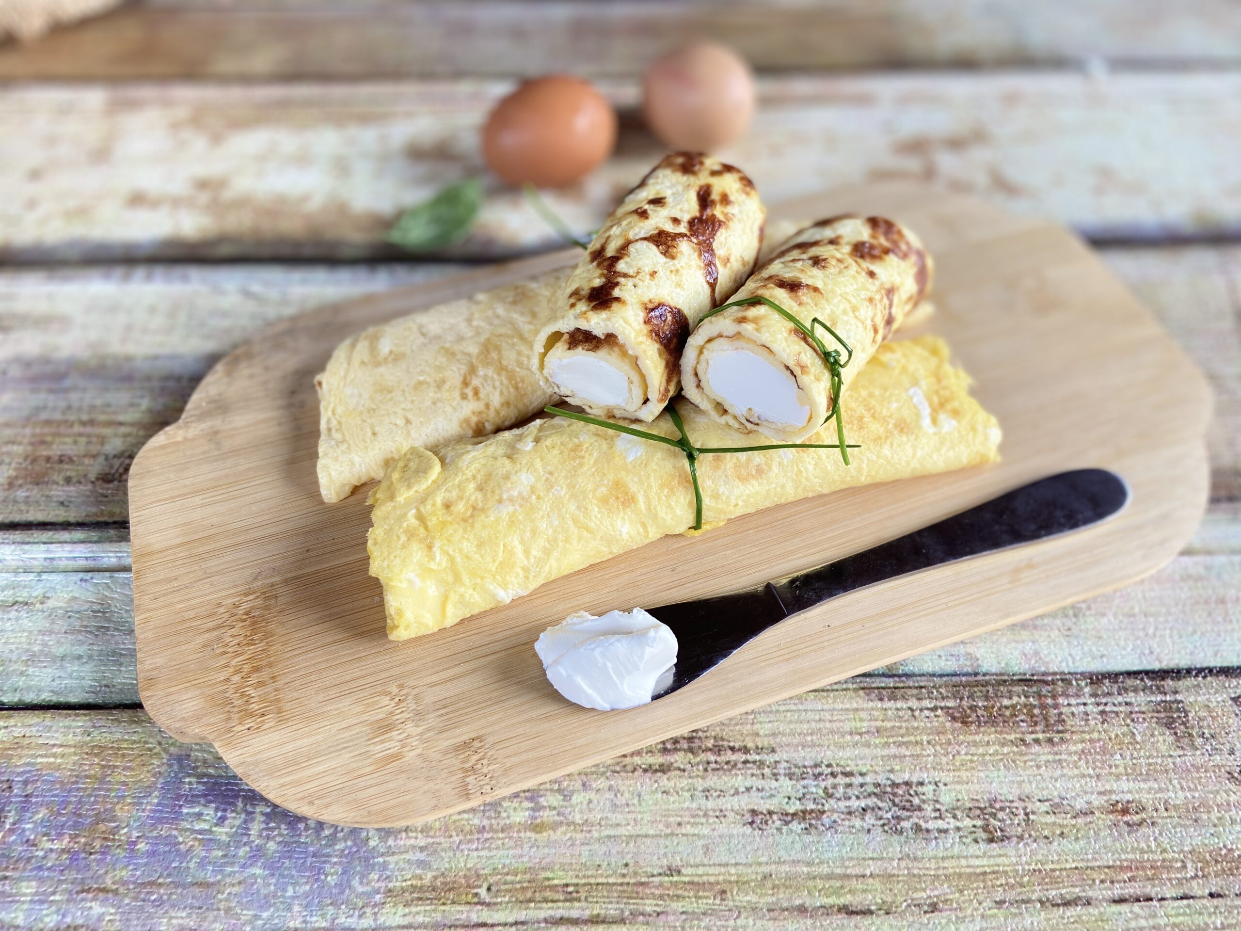 Omelettes roulées au fromage frais à tartiner
