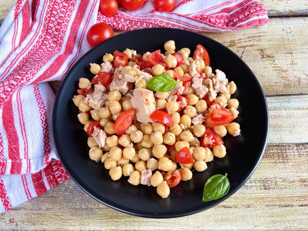 Salade de pois chiches thon et tomates cerises